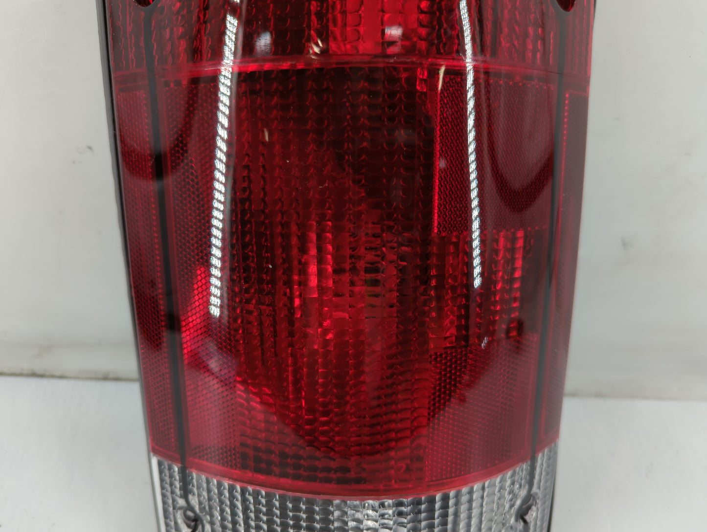 2009 Ford F-150 Tail Light Assembly Passenger Right OEM P/N:30552987 FR195-B200R Fits OEM Used Auto Parts - Oemusedautoparts