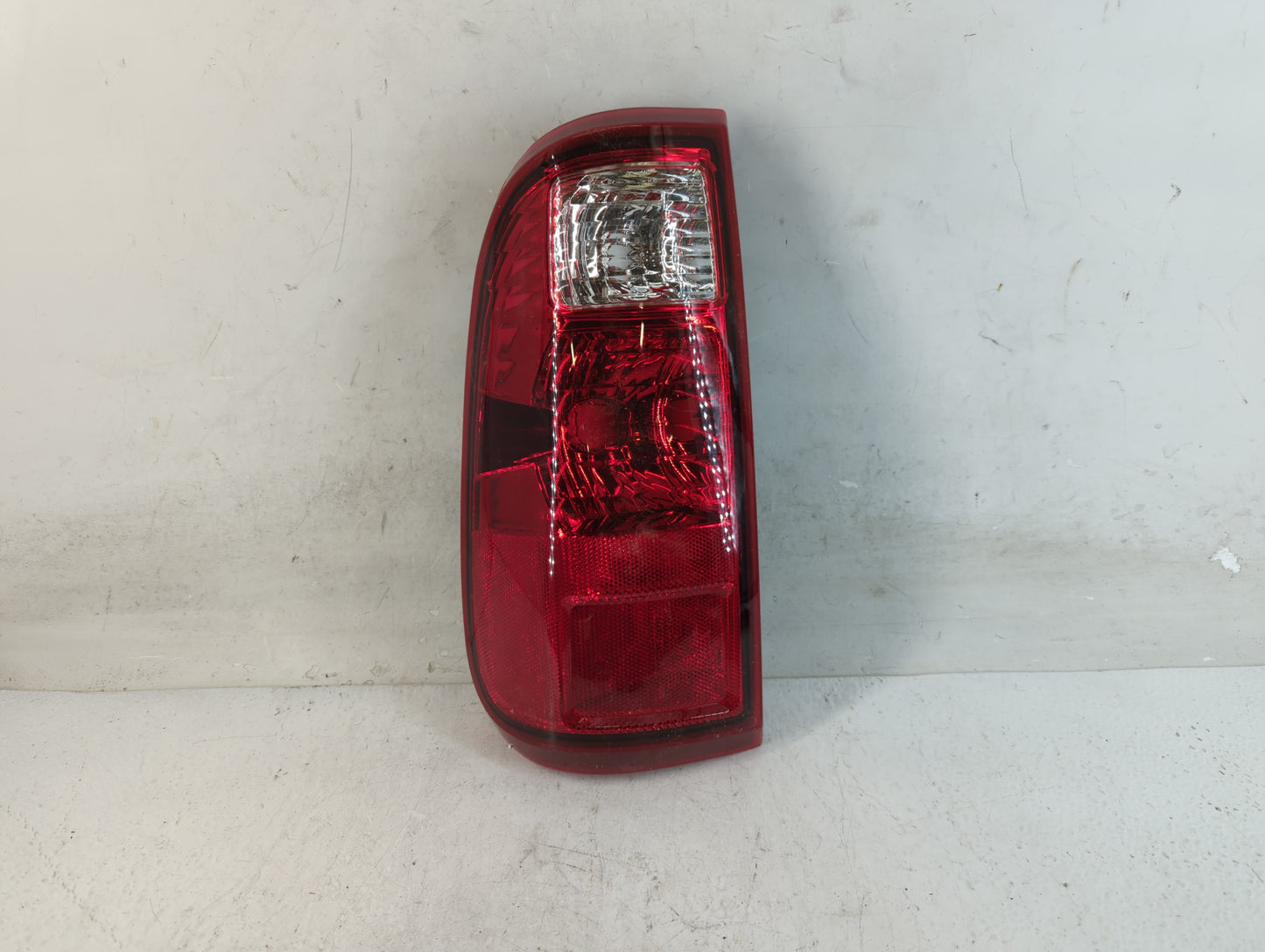 2008-2016 Ford F-250 Super Duty Tail Light Assembly Driver Left OEM P/N:FR501-U000L-US56 Fits OEM Used Auto Parts - Oemuseda