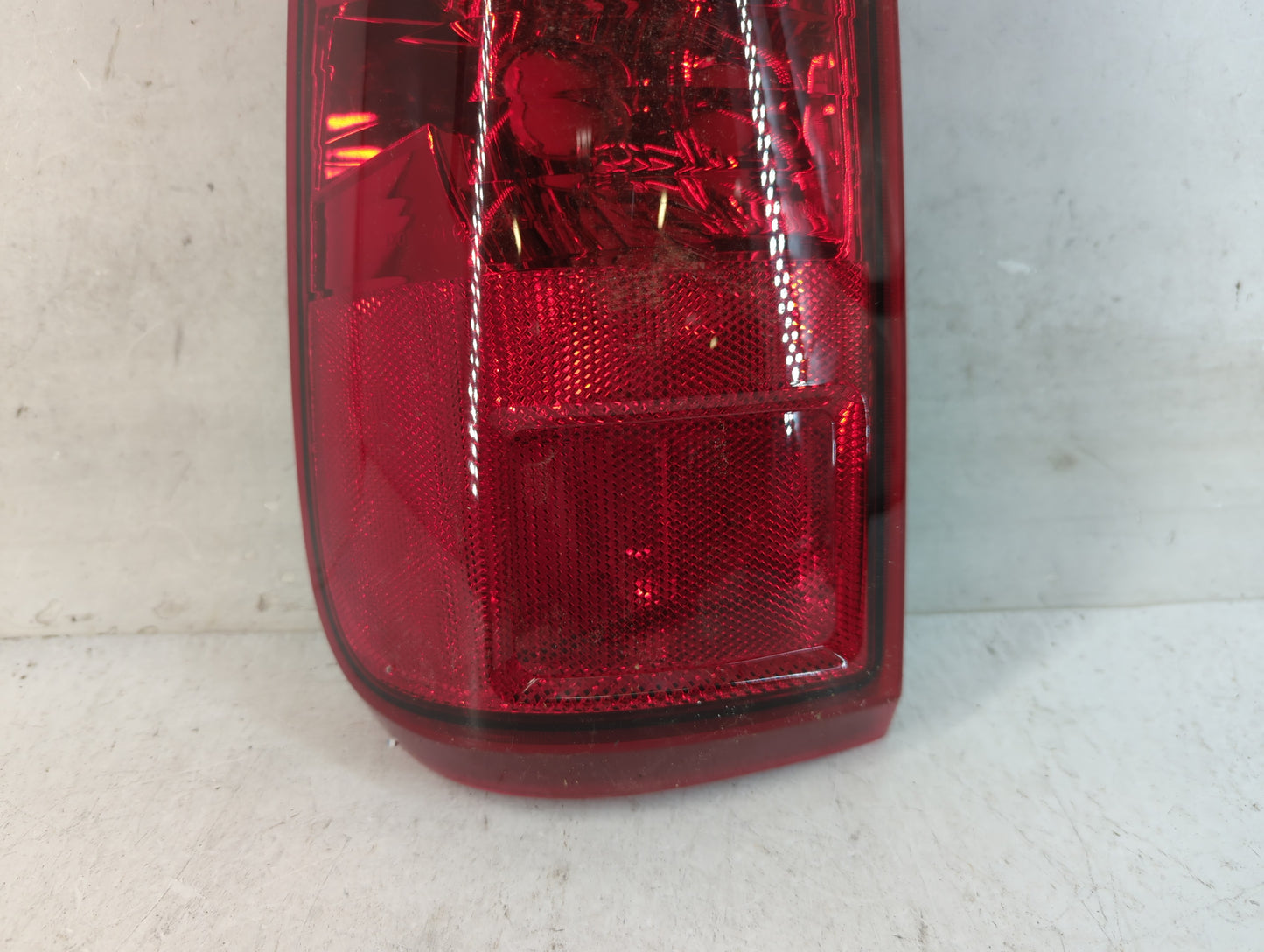 2008-2016 Ford F-250 Super Duty Tail Light Assembly Driver Left OEM P/N:FR501-U000L-US56 Fits OEM Used Auto Parts - Oemuseda