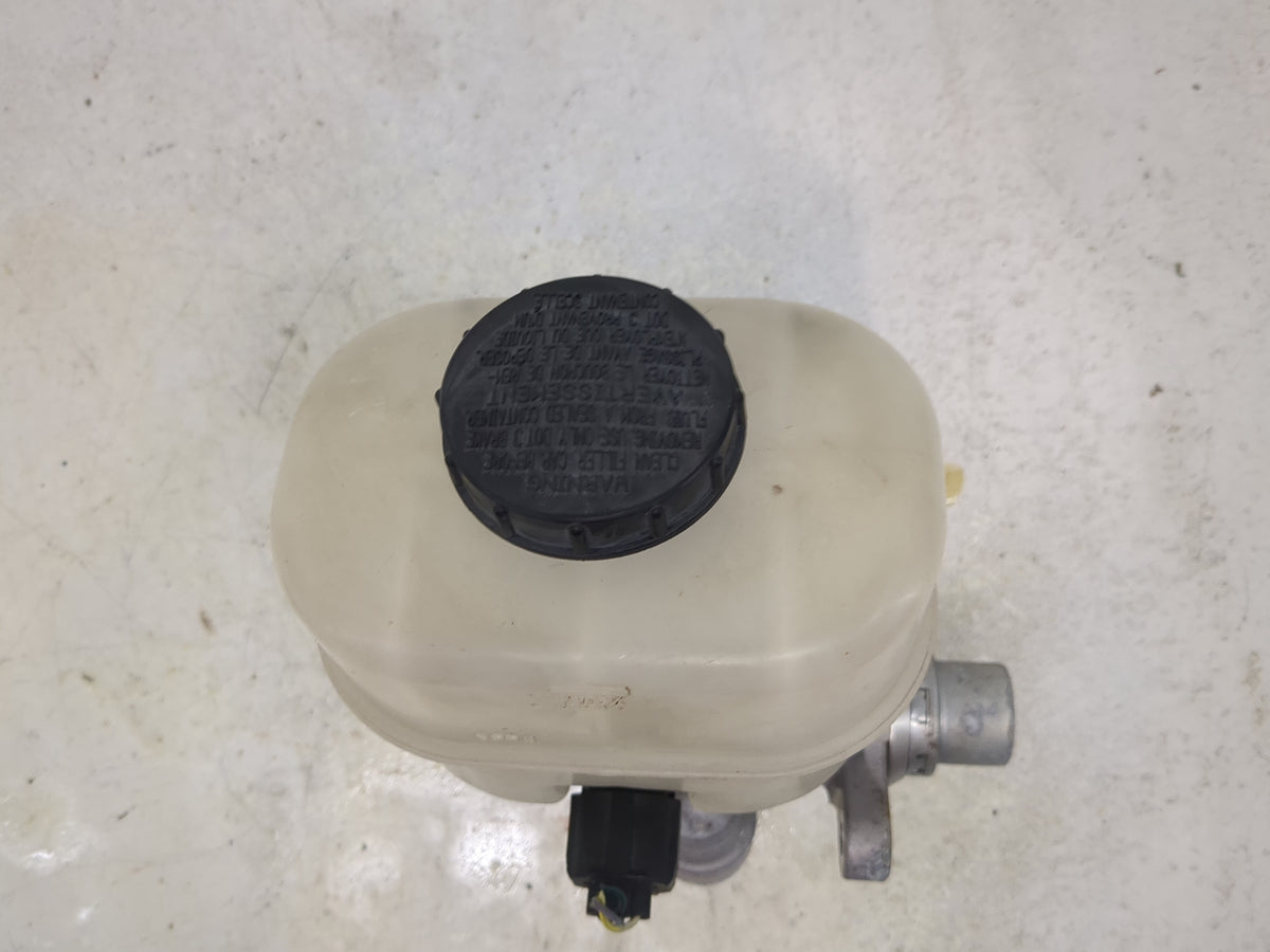 Ford F150 Brake Master Cylinder 1513122 - Oemusedautoparts1.com