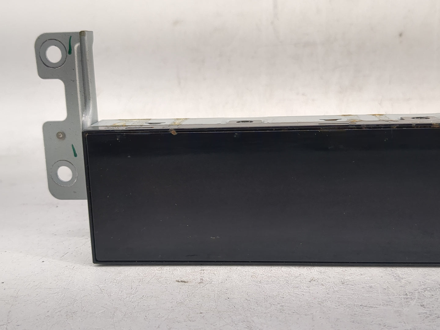 2009-2010 Ford Flex Radio AM FM Cd Player Receiver Replacement P/N:8A8T-19C116-AH Fits Fits 2009 2010 OEM Used Auto Parts - 