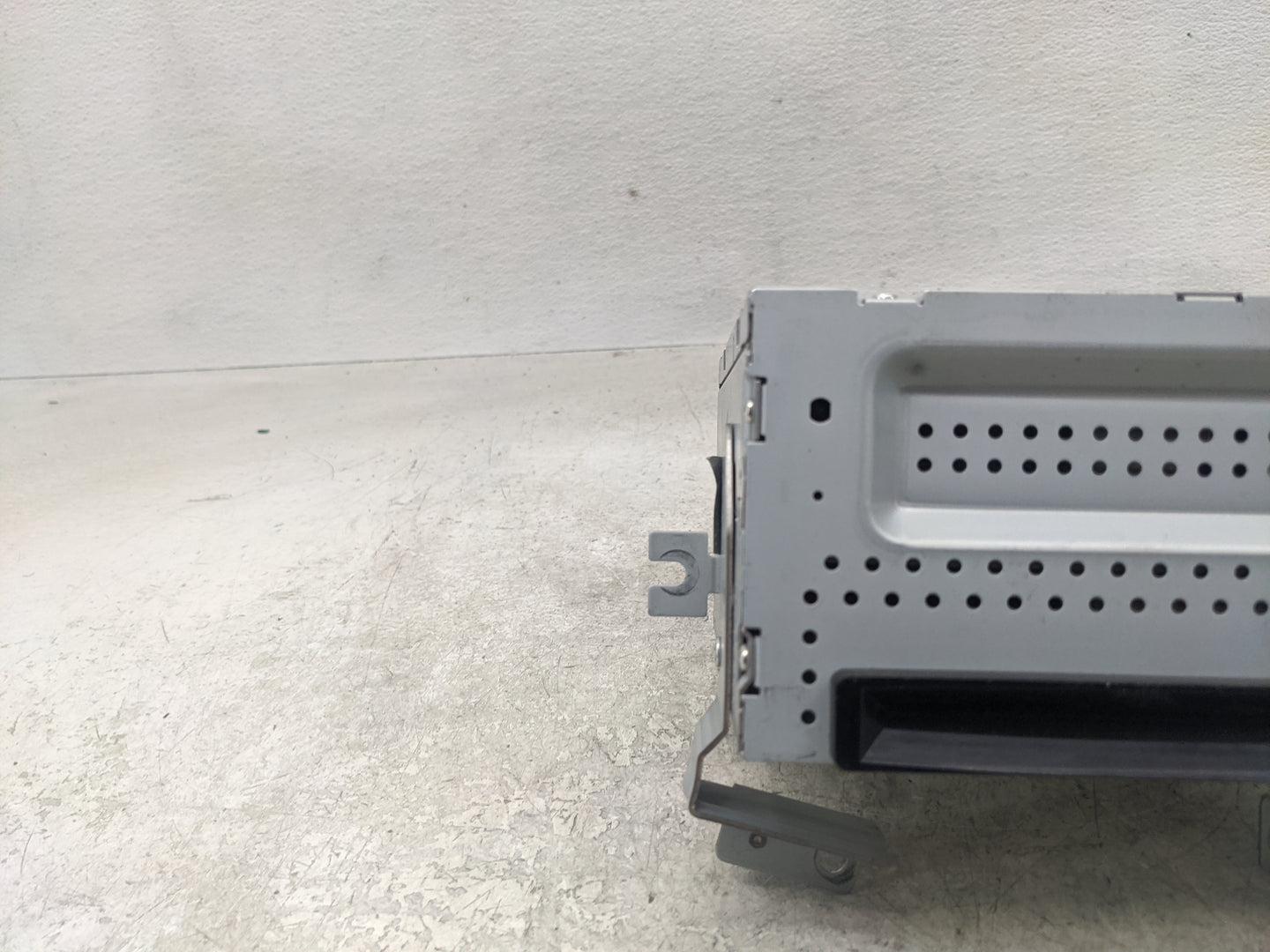 2009 Ford Flex Radio AM FM Cd Player Receiver Replacement Fits OEM Used Auto Parts - Oemusedautoparts1.com