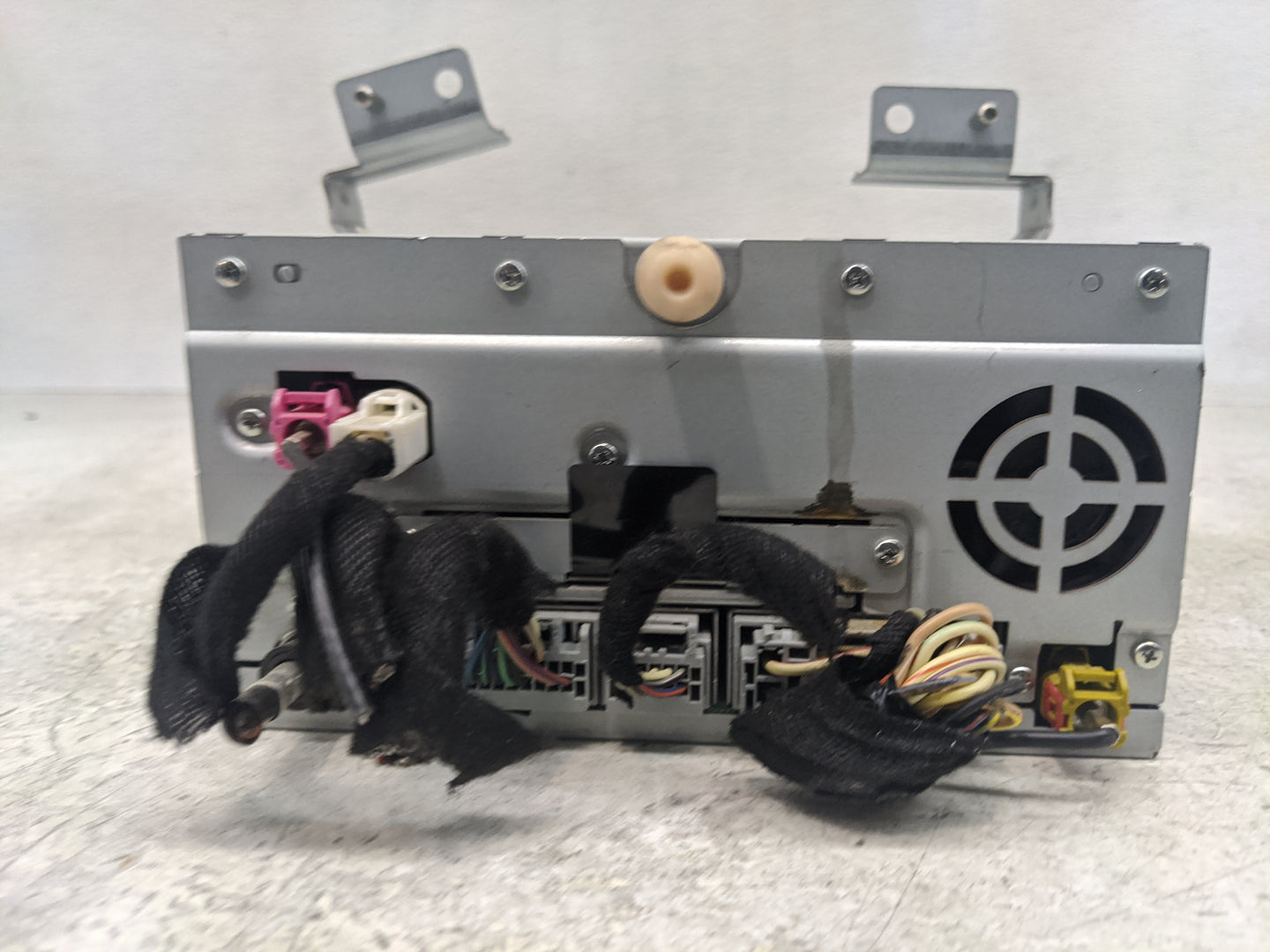 2009 Ford Flex Radio AM FM Cd Player Receiver Replacement Fits OEM Used Auto Parts - Oemusedautoparts1.com