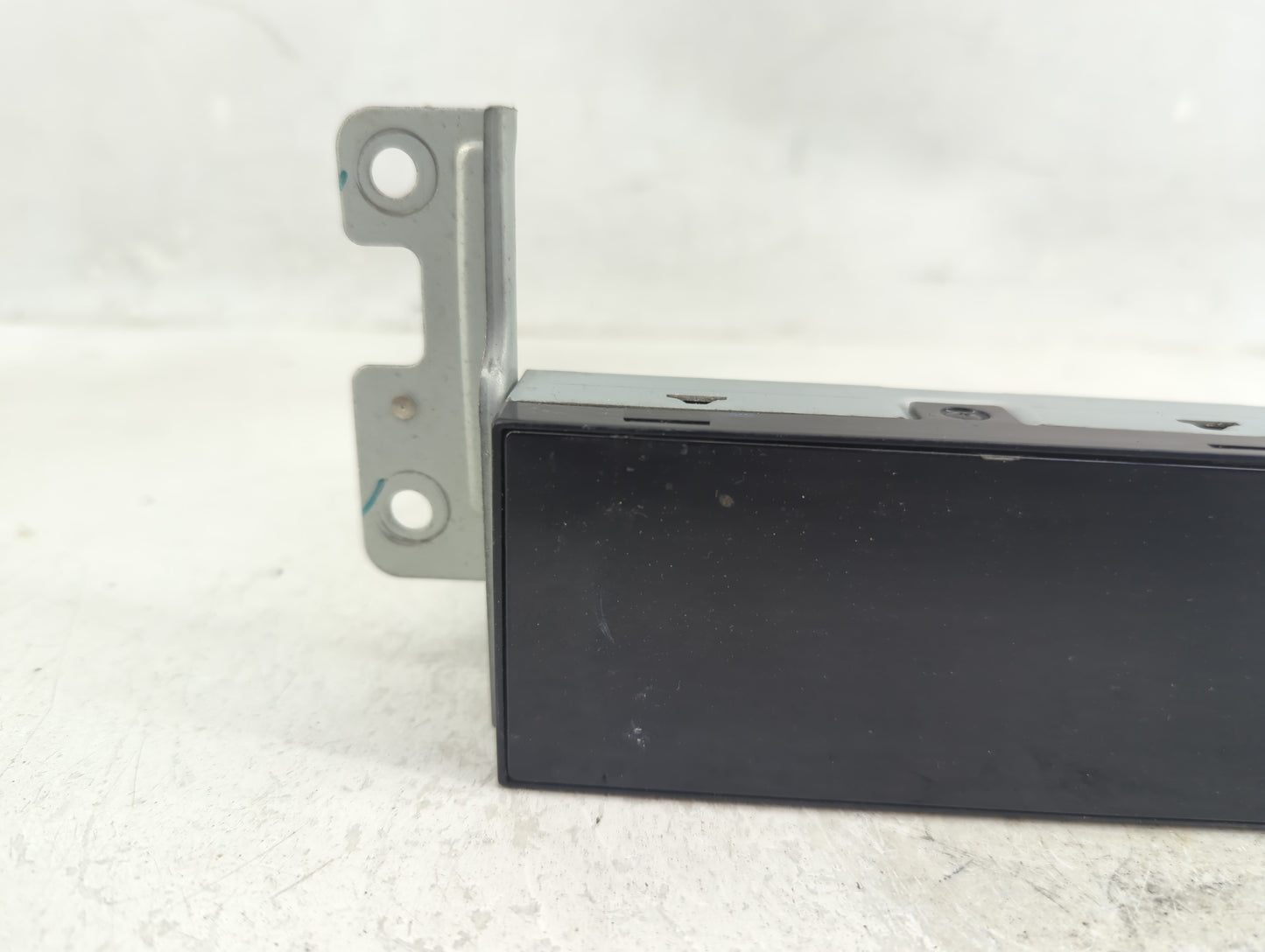 2009-2010 Ford Flex Radio AM FM Cd Player Receiver Replacement P/N:8A8T-19C116-AH Fits Fits 2009 2010 OEM Used Auto Parts - 