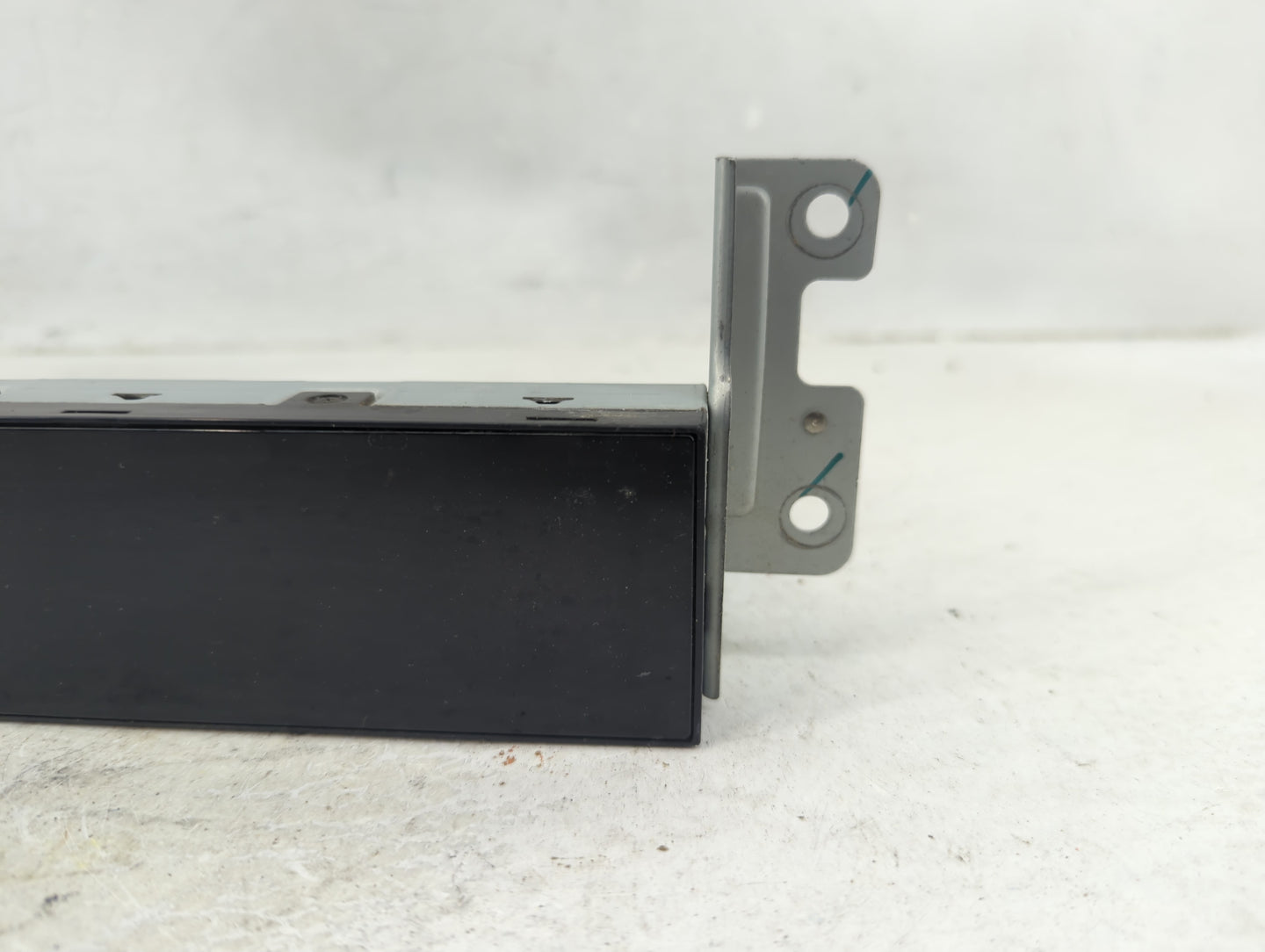 2009-2010 Ford Flex Radio AM FM Cd Player Receiver Replacement P/N:8A8T-19C116-AH Fits Fits 2009 2010 OEM Used Auto Parts - 