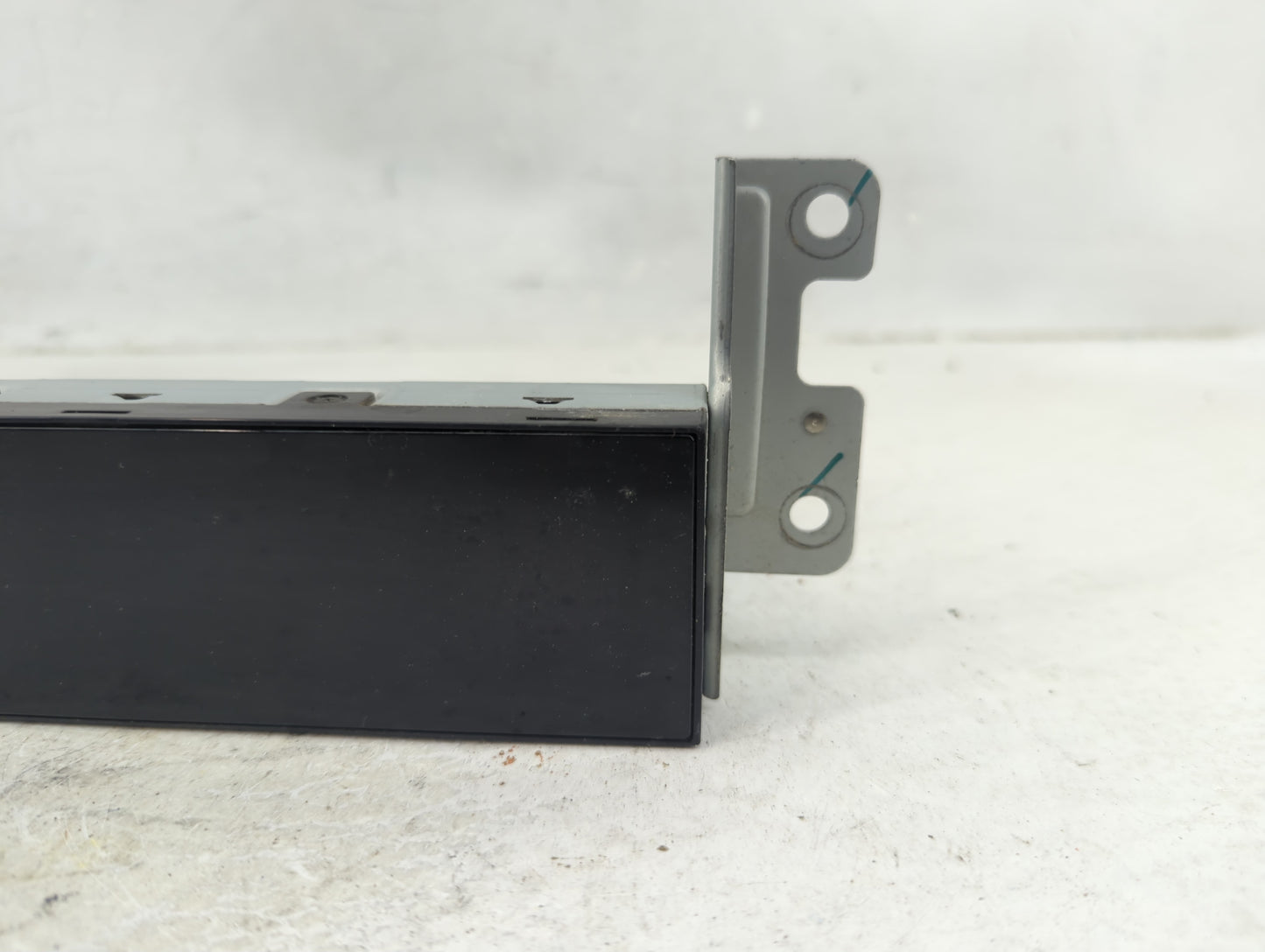 2009-2010 Ford Flex Radio AM FM Cd Player Receiver Replacement P/N:8A8T-19C116-AH Fits Fits 2009 2010 OEM Used Auto Parts - 