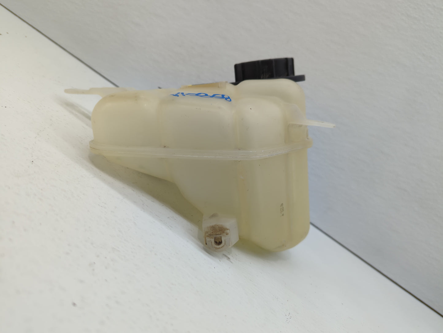 2009-2019 Ford Flex Radiator Coolant Overflow Expansion Tank Bottle 459868 - Oemusedautoparts1.com