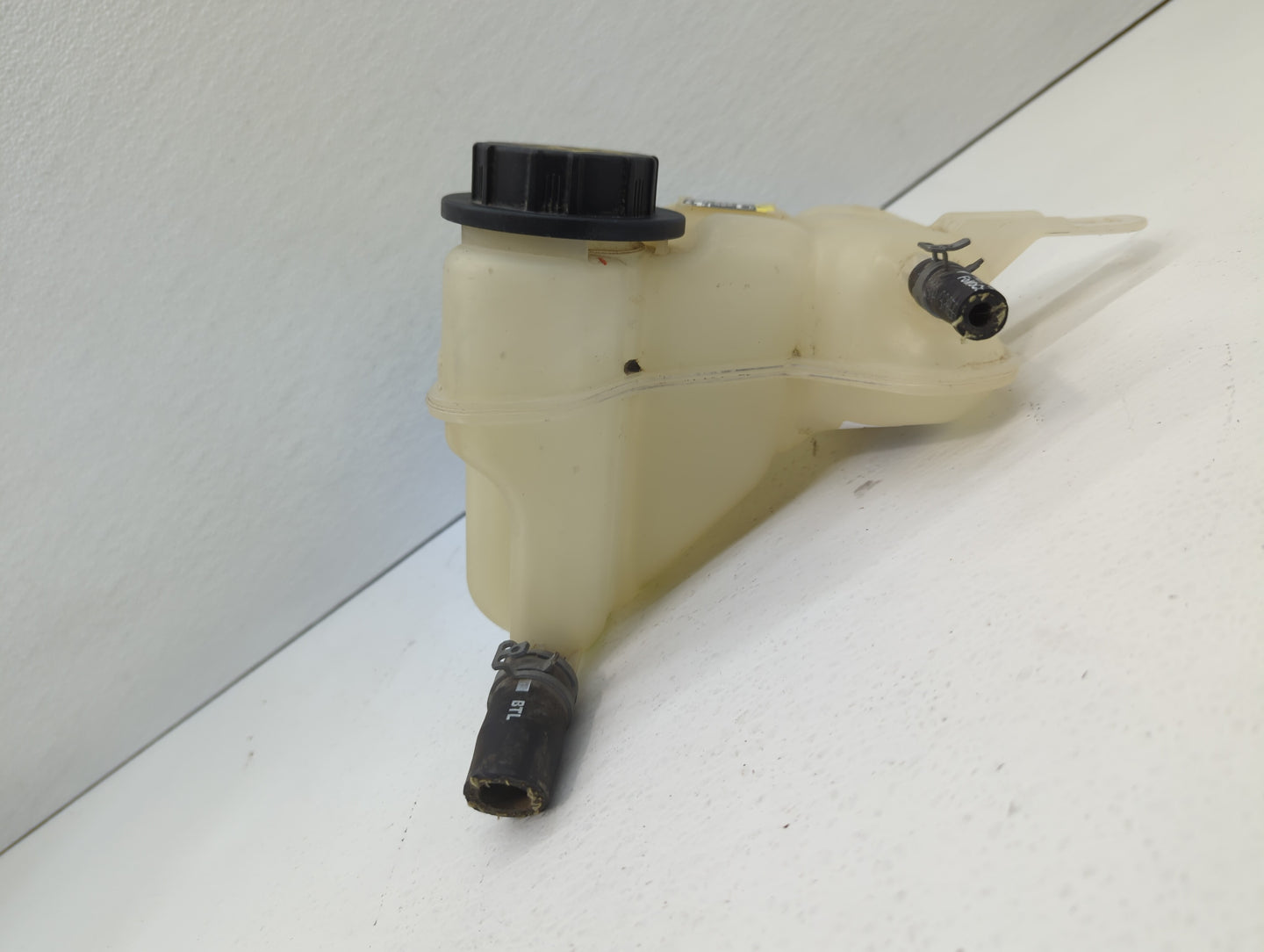 2009-2019 Ford Flex Radiator Coolant Overflow Expansion Tank Bottle 459868 - Oemusedautoparts1.com