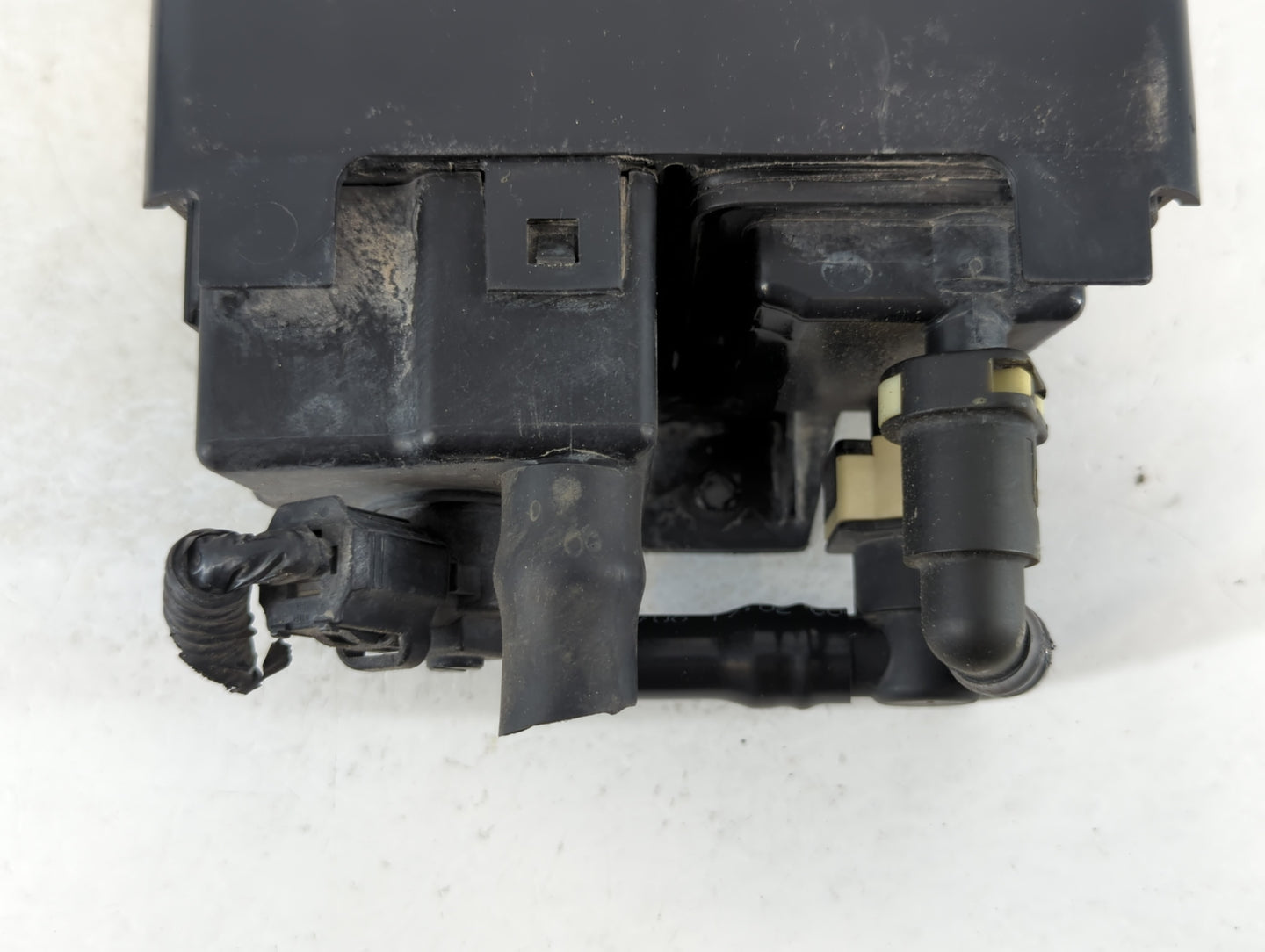 2009 Ford Flex Fuel Vapor Charcoal Canister 915843 - Oemusedautoparts1.com