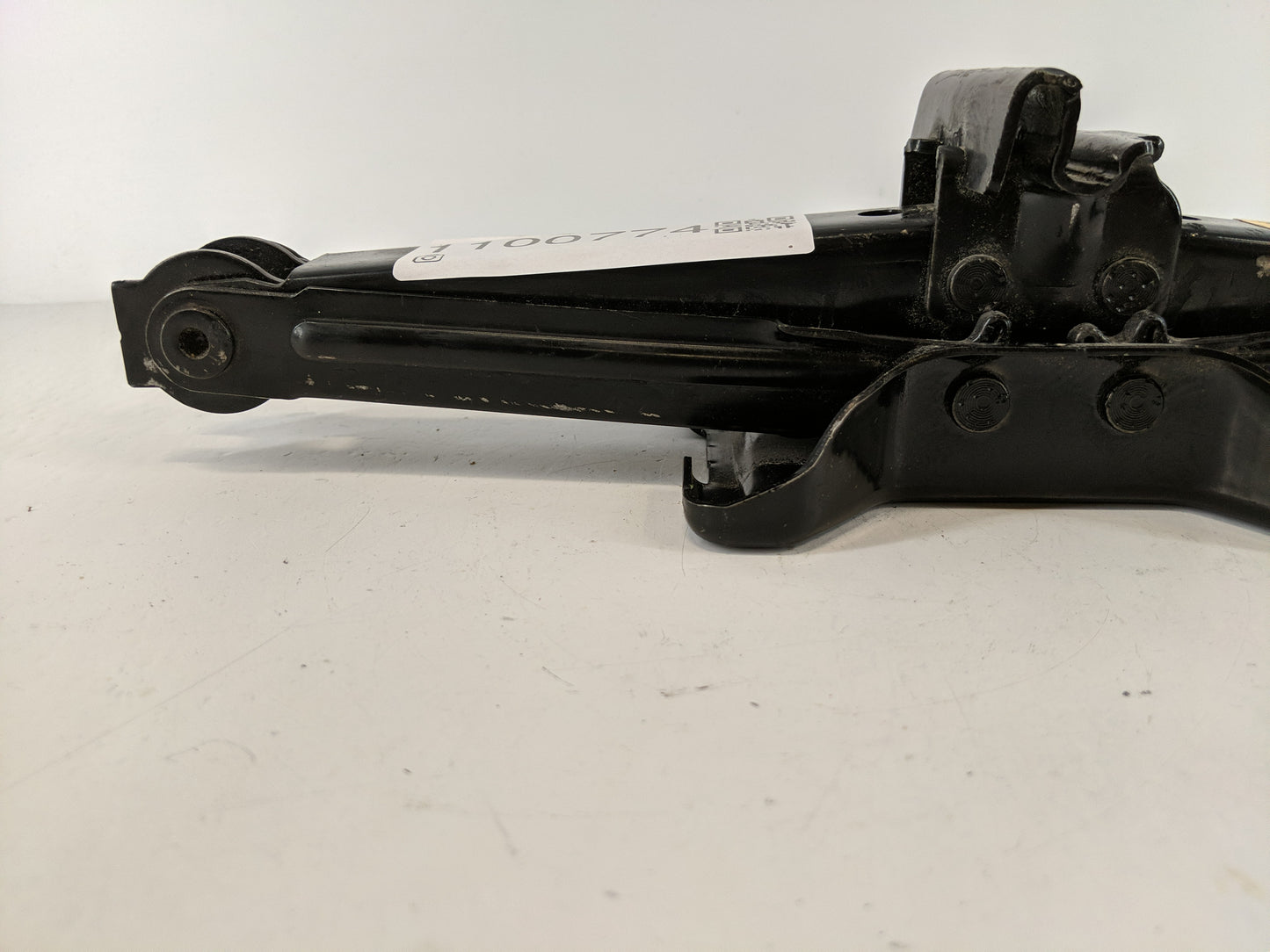 2009 Ford Focus Spare Scissor Car Jack - Oemusedautoparts1.com