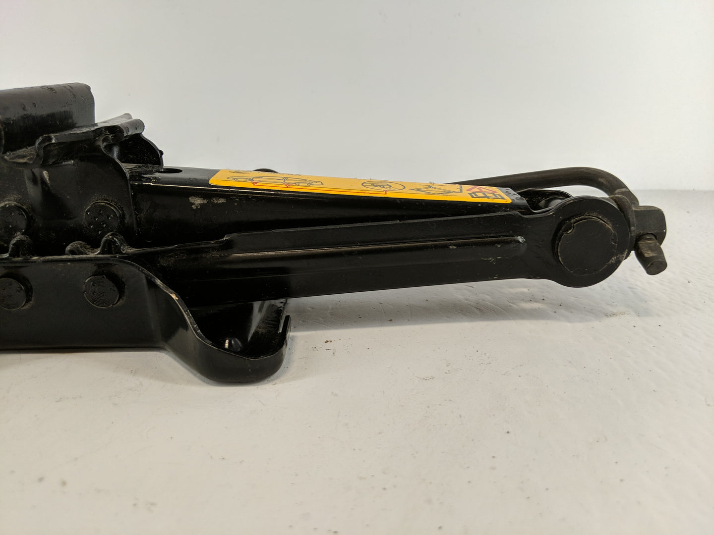 2009 Ford Focus Spare Scissor Car Jack - Oemusedautoparts1.com