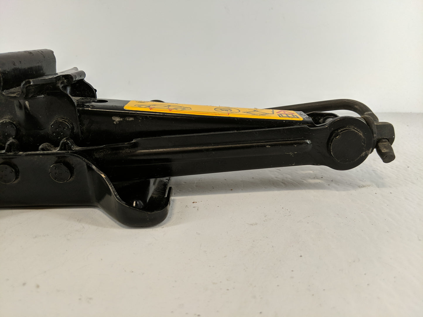 2009 Ford Focus Spare Scissor Car Jack - Oemusedautoparts1.com