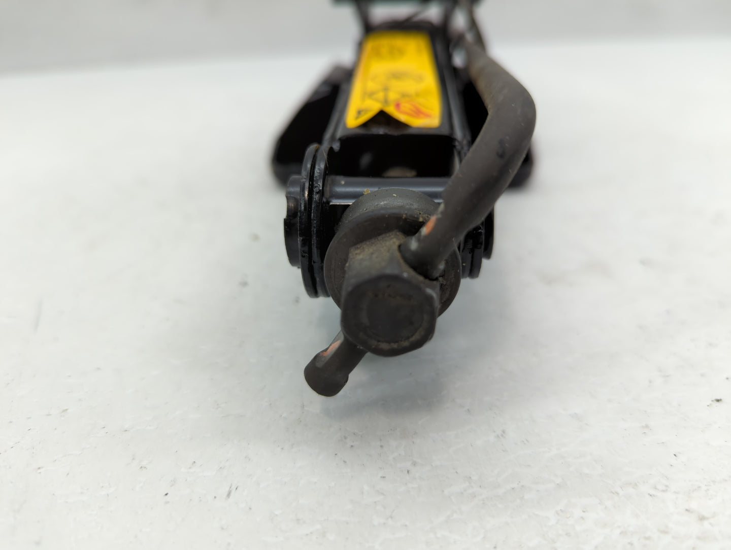 2009 Ford Focus Spare Scissor Car Jack - Oemusedautoparts1.com