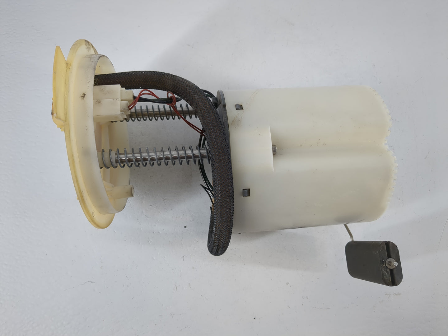 2009-2011 Ford Focus Electrical Gas Fuel Pump Assembly - Oemusedautoparts1.com