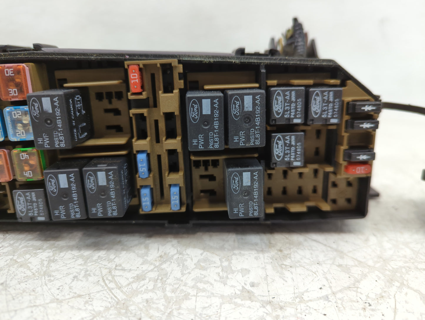 2008-2011 Ford Focus Fusebox Fuse Box Panel Relay Module P/N:8S4T-14A003-BB Fits Fits 2008 2009 2010 2011 OEM Used Auto Part