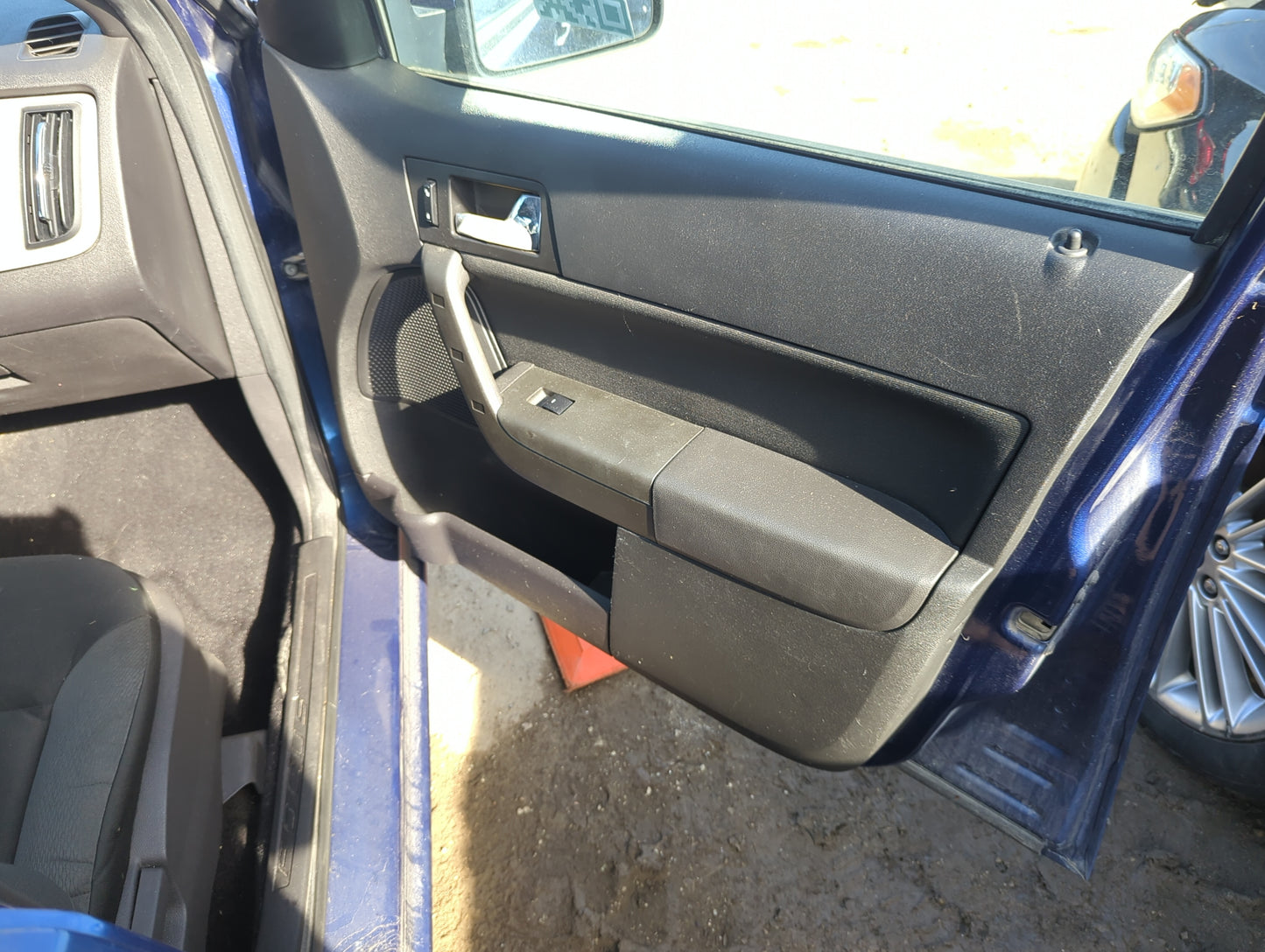 2009 Ford Focus Front Right Passenger Interior Door Panel Trim - Oemusedautoparts1.com