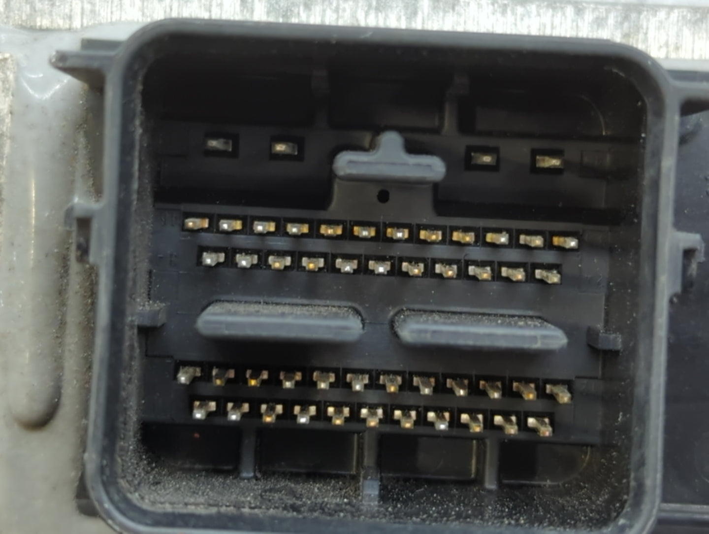 2008-2011 Ford Focus PCM Engine Control Computer ECU ECM PCU OEM P/N:8S4A-12A650-ARD 8S4A-12A650-AJA Fits Fits 2008 2009 201