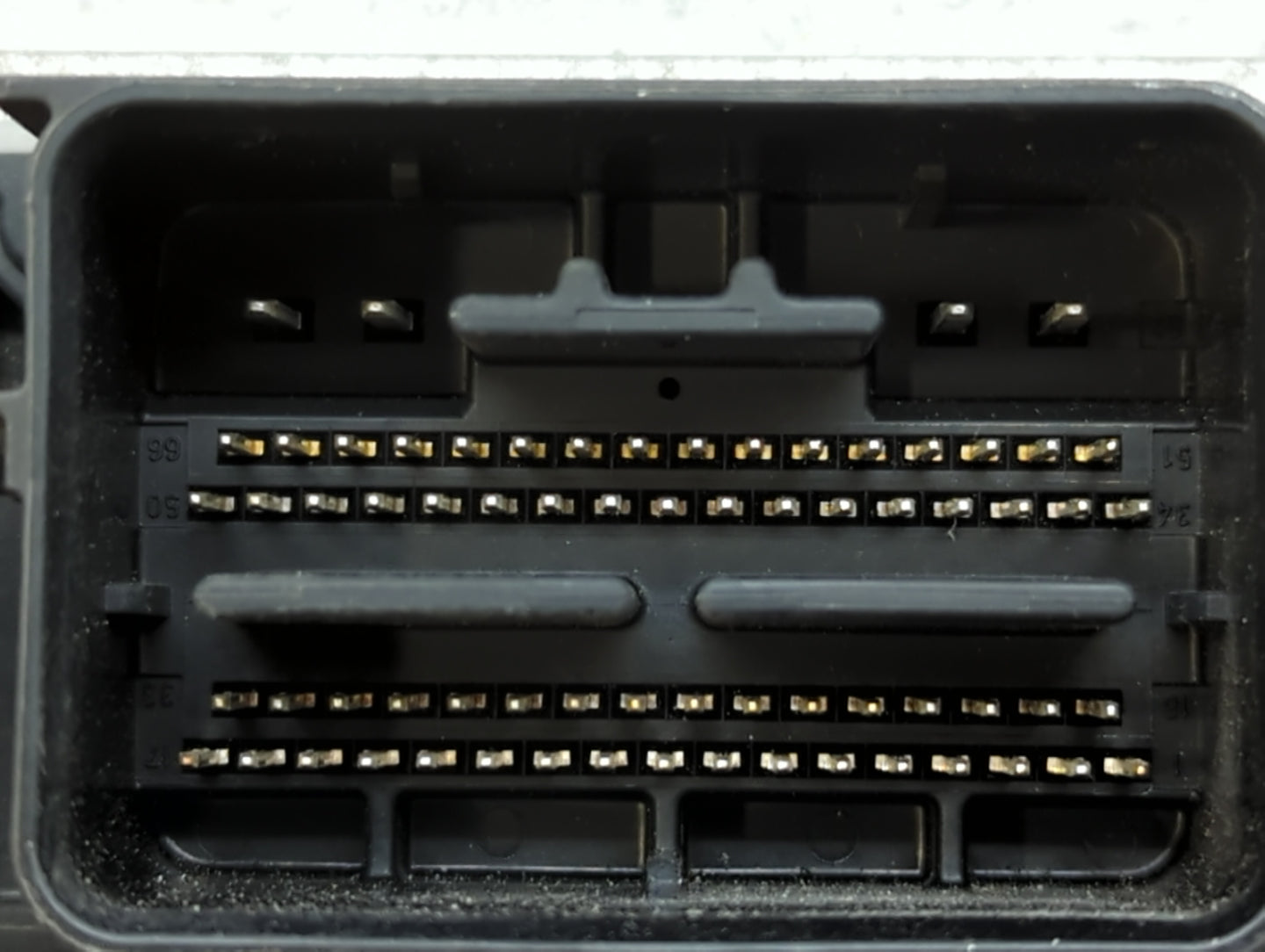 2008-2011 Ford Focus PCM Engine Control Computer ECU ECM PCU OEM P/N:8S4A-12A650-ARD 8S4A-12A650-AJA Fits Fits 2008 2009 201