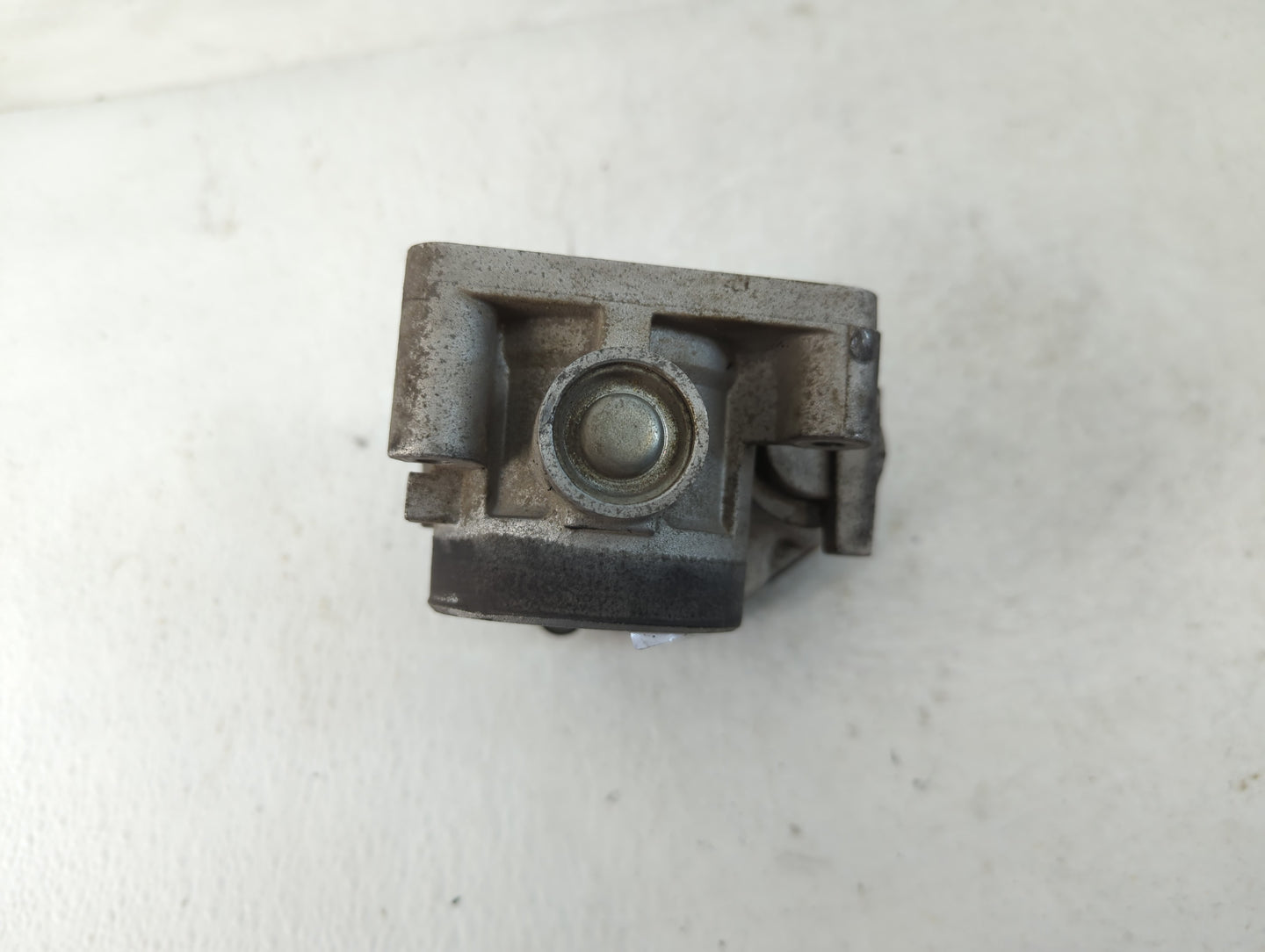 2008-2011 Ford Focus Throttle Body P/N:022809 1 8S4E-BA Fits Fits 2008 2009 2010 2011 2012 2013 OEM Used Auto Parts - Oemuse