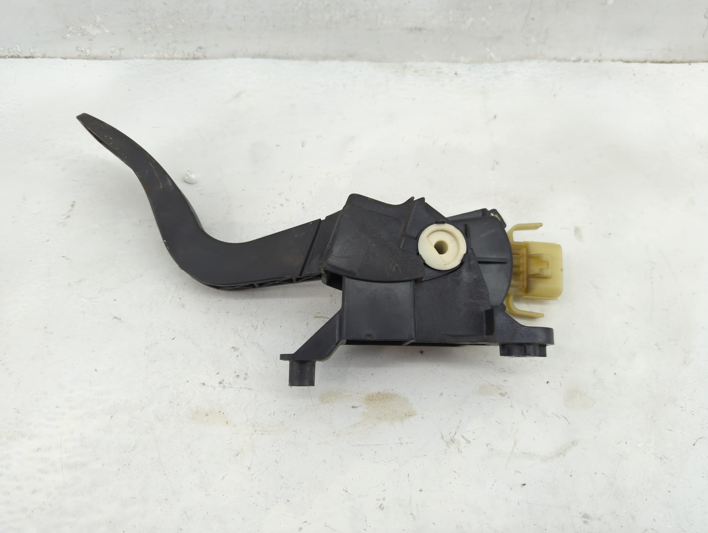 2009 Ford Fusion Trottle Accelerator Gas Pedal - Oemusedautoparts1.com