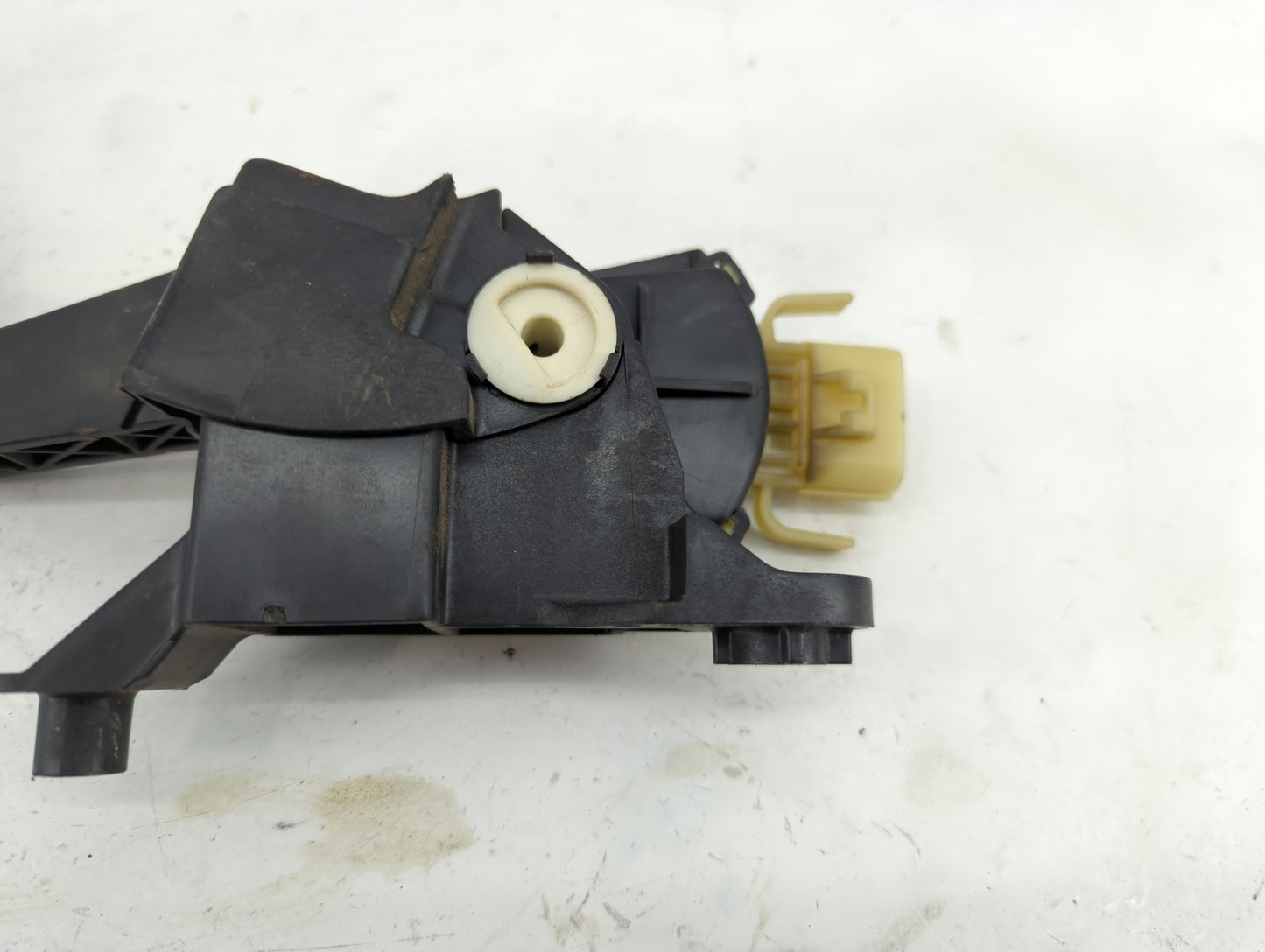 2009 Ford Fusion Trottle Accelerator Gas Pedal - Oemusedautoparts1.com