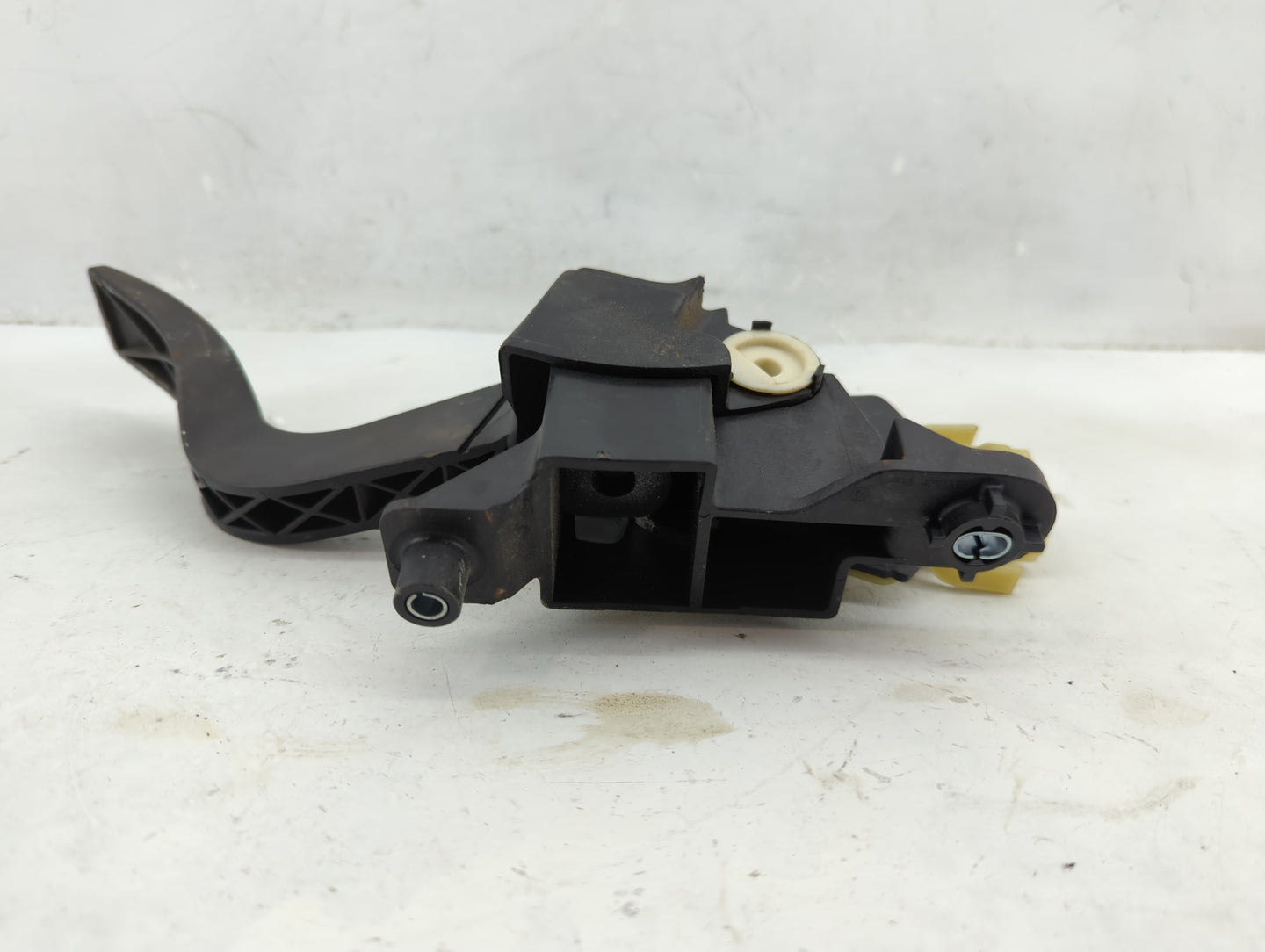2009 Ford Fusion Trottle Accelerator Gas Pedal - Oemusedautoparts1.com