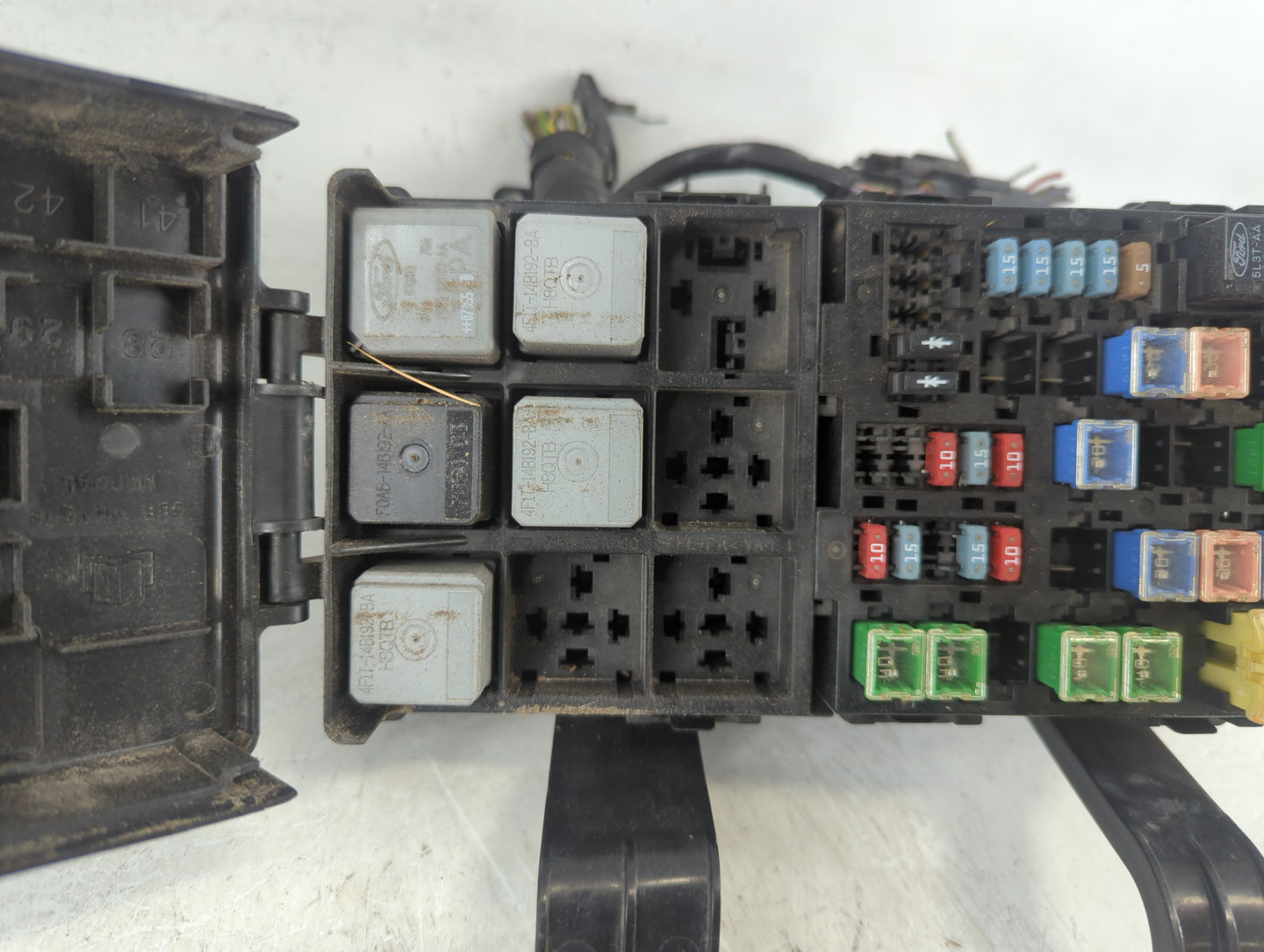 2006-2009 Ford Fusion Fusebox Fuse Box Panel Relay Module P/N:8E5T-14290-M Fits Fits 2006 2007 2008 2009 OEM Used Auto Parts