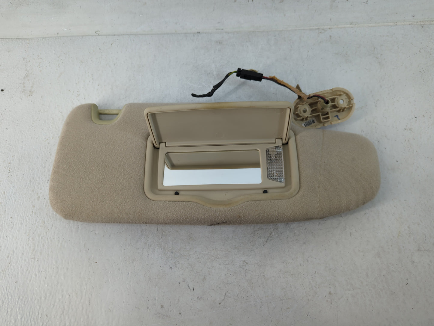 2006-2009 Ford Fusion Sun Visor Shade Replacement Passenger Right Mirror Fits Fits 2006 2007 2008 2009 OEM Used Auto Parts -