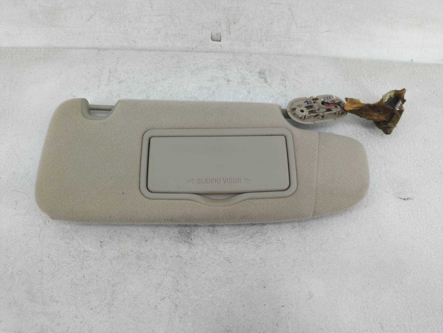 2006-2009 Ford Fusion Sun Visor Shade Replacement Passenger Right Mirror Fits Fits 2006 2007 2008 2009 OEM Used Auto Parts -