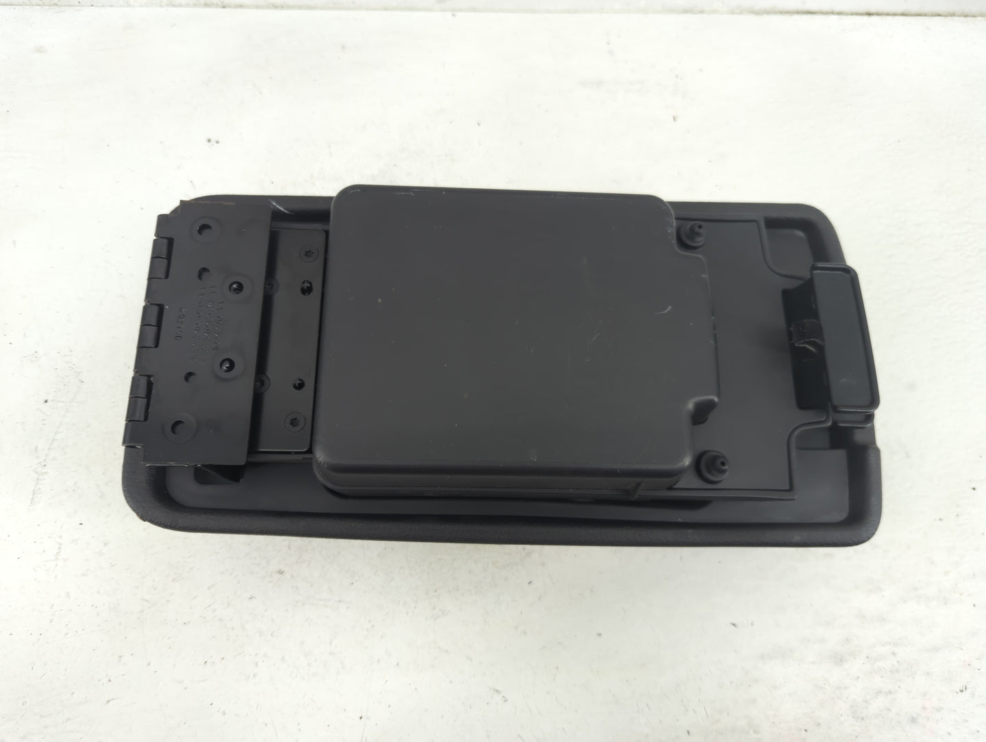2008-2009 Ford Fusion Center Console Armrest Cover Lid Fits Fits 2008 2009 OEM Used Auto Parts - Oemusedautoparts1.com