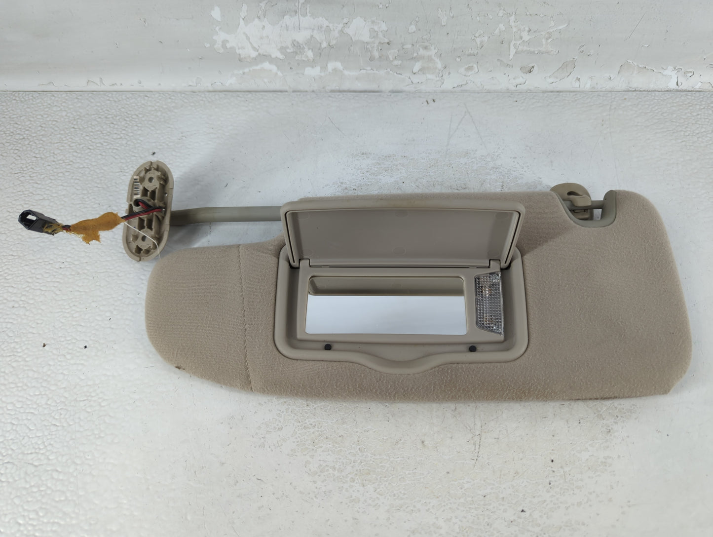 2006-2009 Ford Fusion Sun Visor Shade Replacement Passenger Right Mirror Fits Fits 2006 2007 2008 2009 OEM Used Auto Parts -