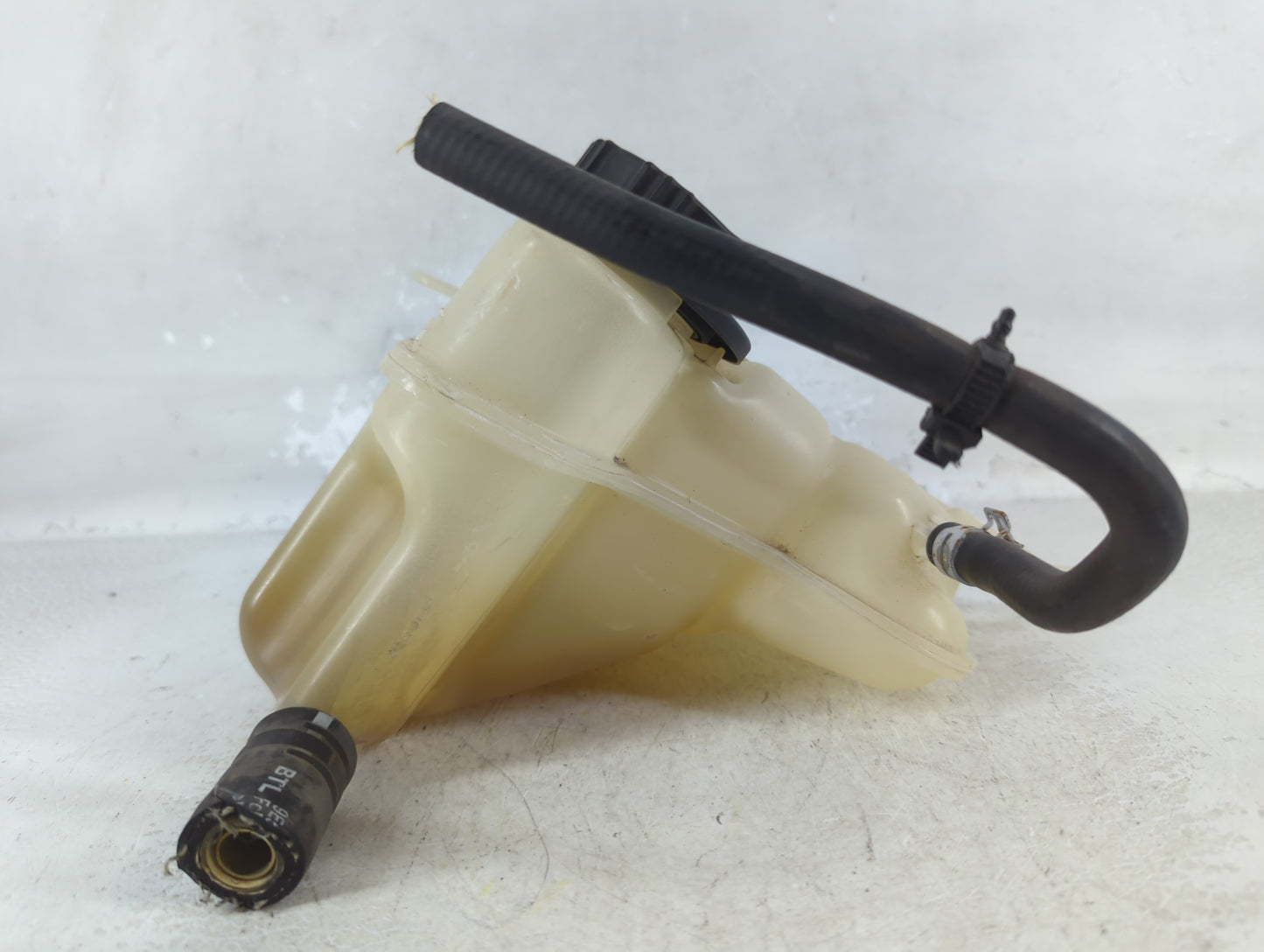 2006-2009 Ford Fusion Radiator Coolant Overflow Expansion Tank Bottle - Oemusedautoparts1.com