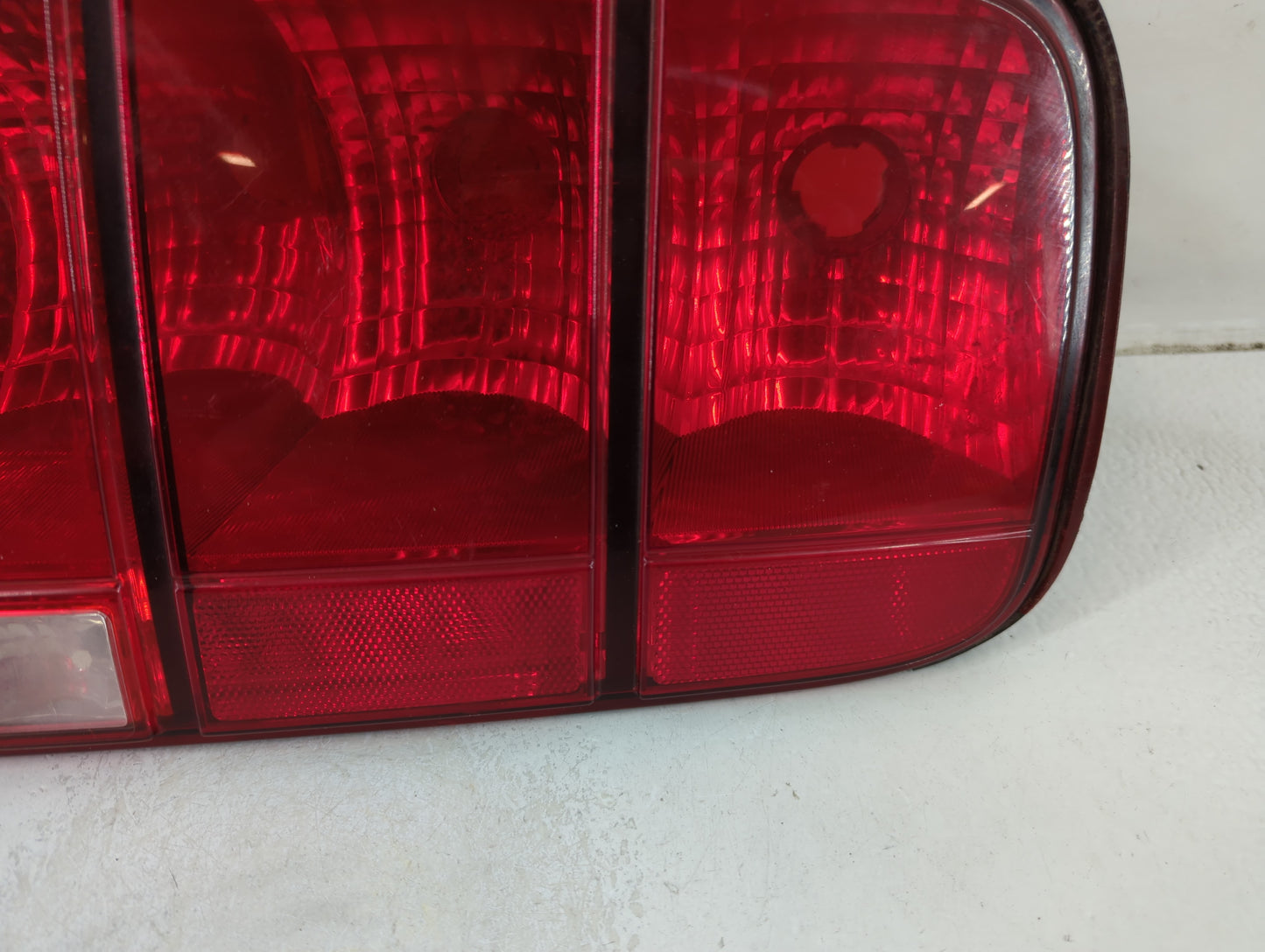 2005-2009 Ford Mustang Tail Light Assembly Passenger Right OEM P/N:8R33-13B504-AB Fits Fits 2005 2006 2007 2008 2009 OEM Use