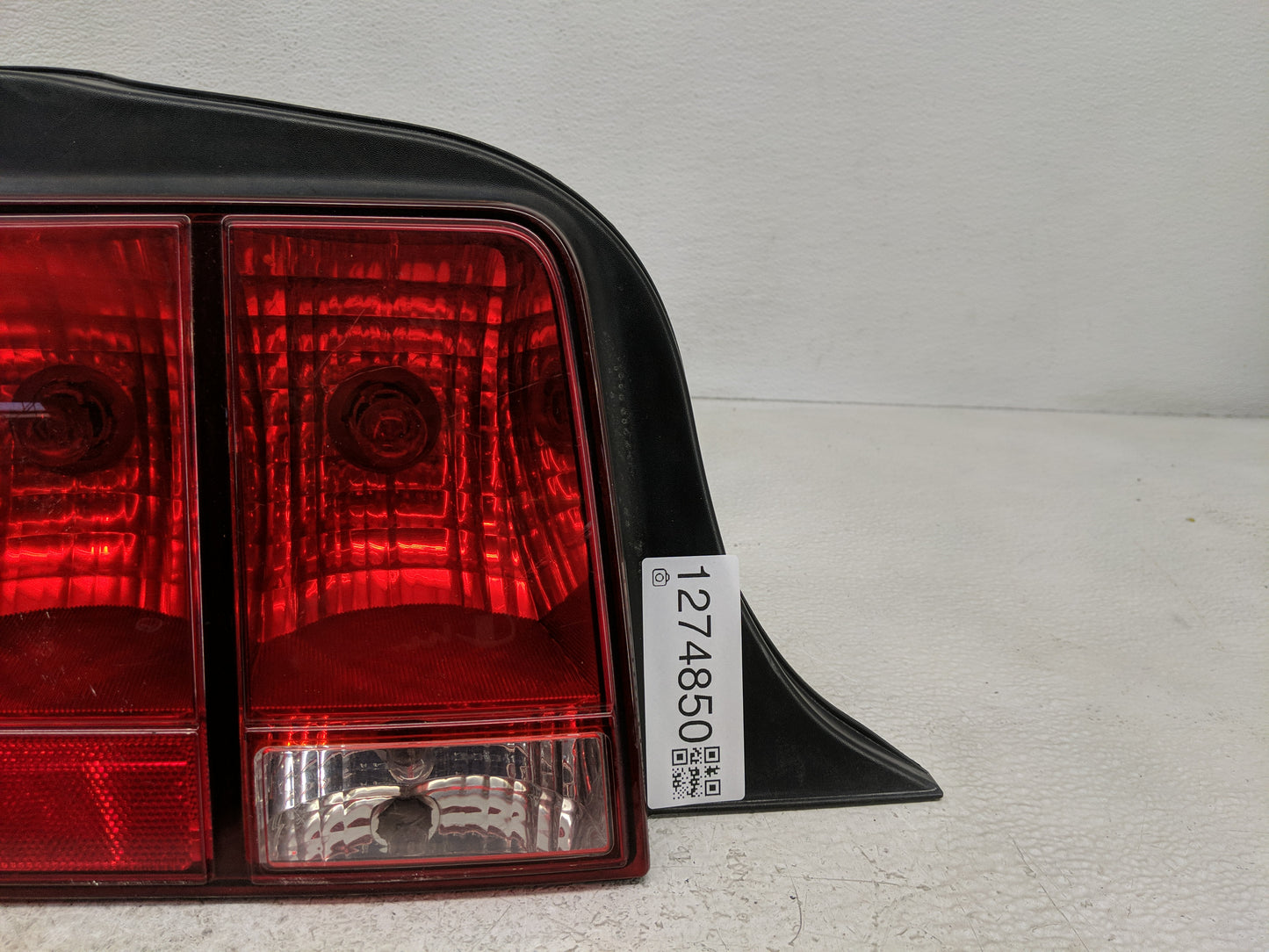 2005-2009 Ford Mustang Tail Light Assembly Driver Left OEM Fits Fits 2005 2006 2007 2008 2009 OEM Used Auto Parts - Oemuseda
