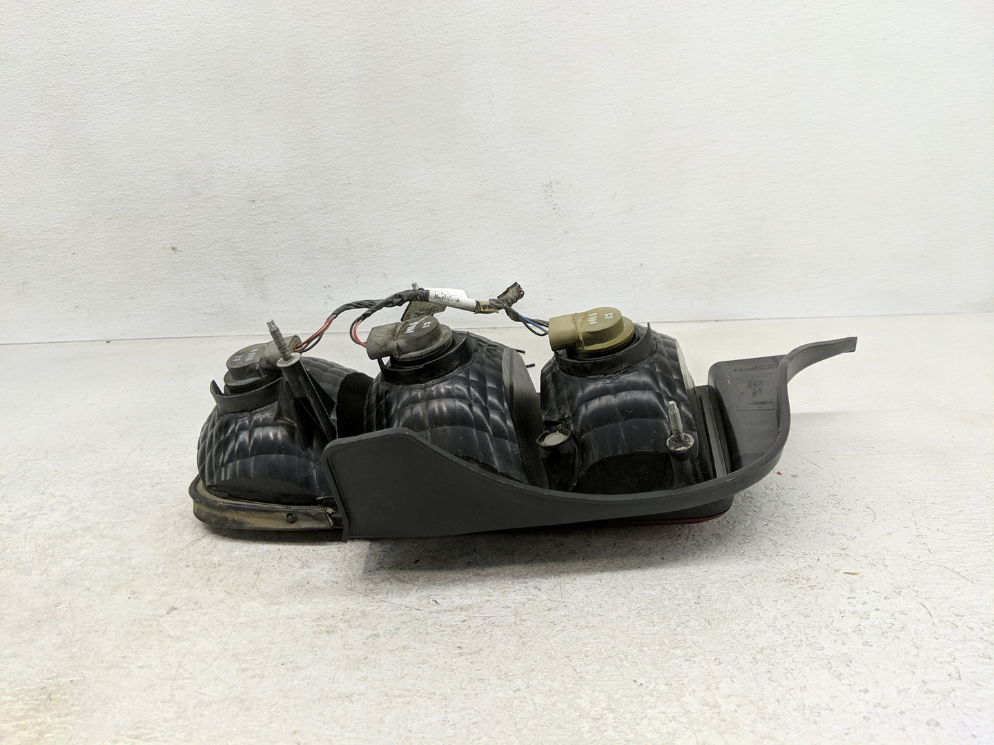 2005-2009 Ford Mustang Tail Light Assembly Driver Left OEM Fits Fits 2005 2006 2007 2008 2009 OEM Used Auto Parts - Oemuseda