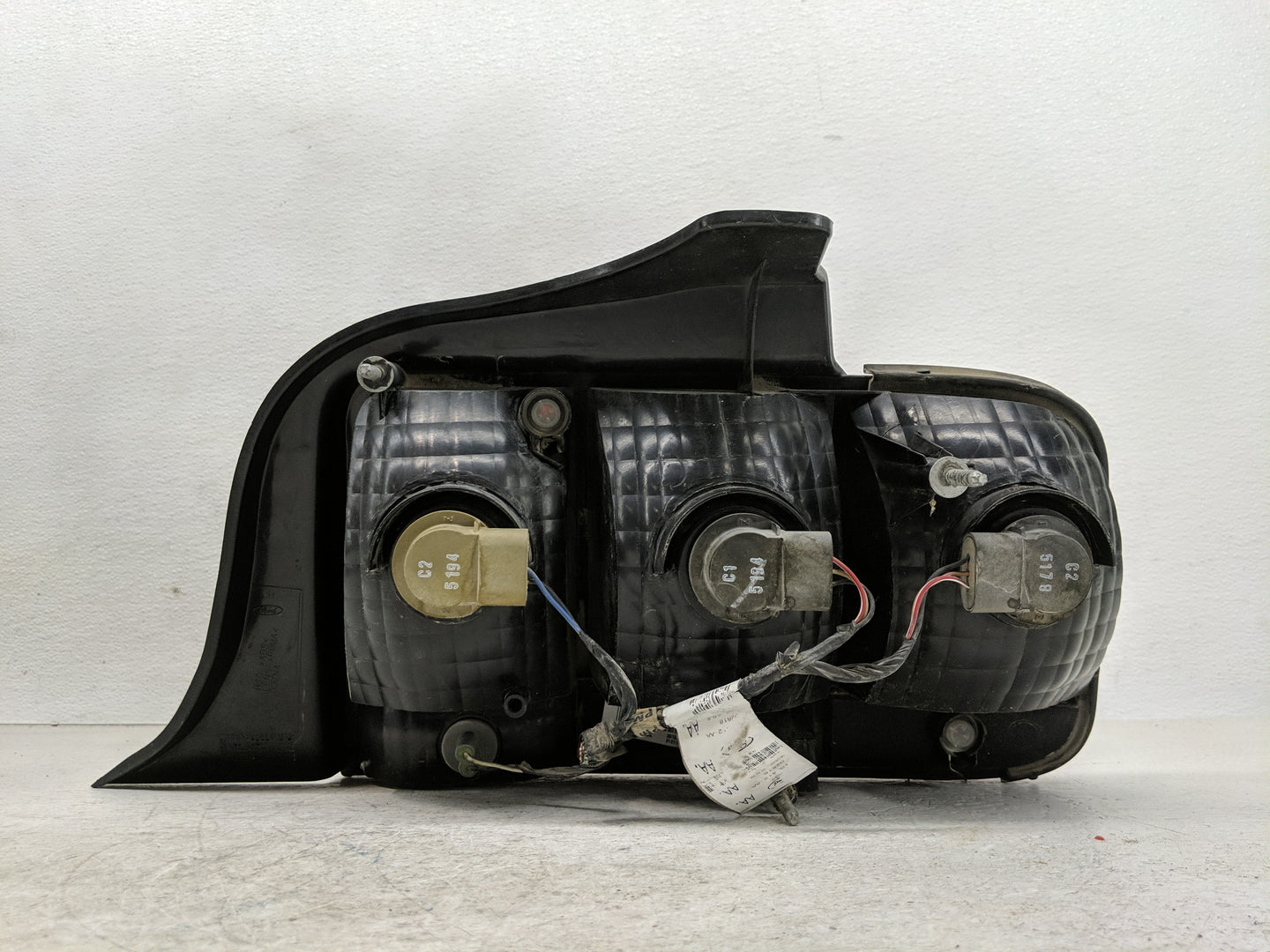 2005-2009 Ford Mustang Tail Light Assembly Driver Left OEM Fits Fits 2005 2006 2007 2008 2009 OEM Used Auto Parts - Oemuseda