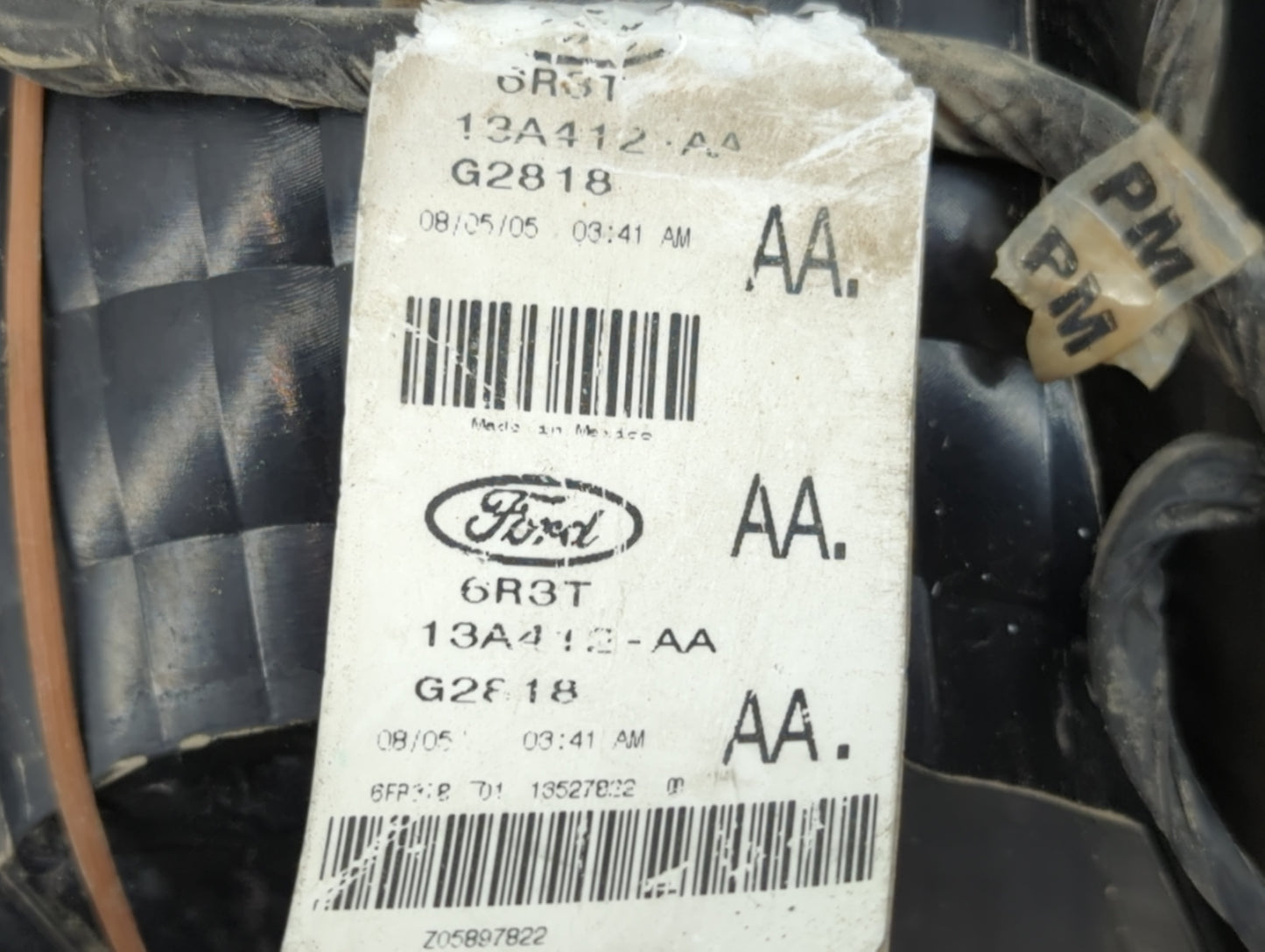 2005-2009 Ford Mustang Tail Light Assembly Passenger Right OEM P/N:6R3T-13A412-AA Fits Fits 2005 2006 2007 2008 2009 OEM Use