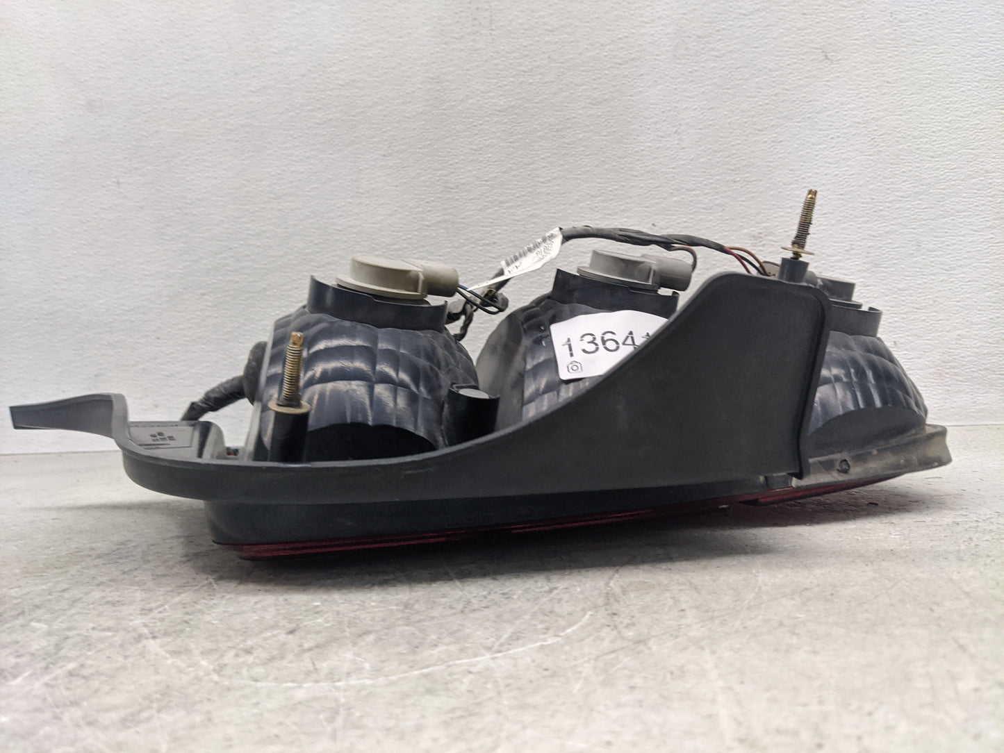 2005-2009 Ford Mustang Tail Light Assembly Passenger Right OEM P/N:5R3T-13A412-G2818 Fits Fits 2005 2006 2007 2008 2009 OEM 