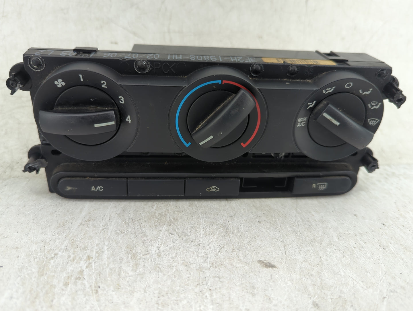 2005-2009 Ford Mustang Climate Control Module Temperature AC/Heater Replacement P/N:3F2H-19808-AH Fits OEM Used Auto Parts -