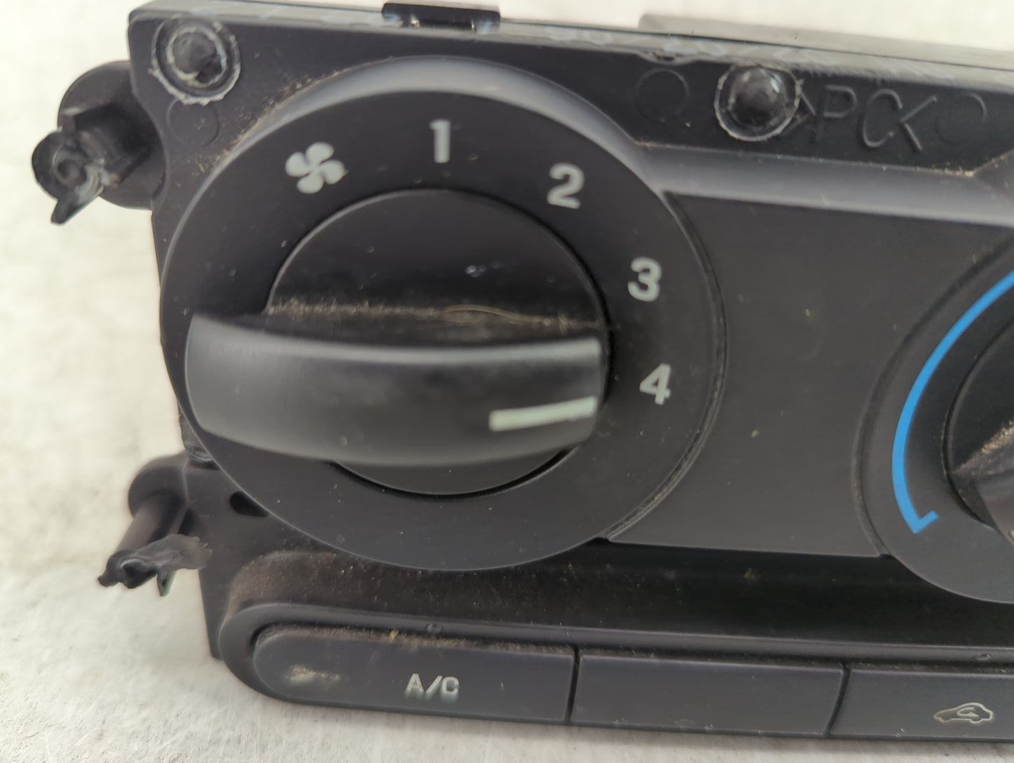 2005-2009 Ford Mustang Climate Control Module Temperature AC/Heater Replacement P/N:3F2H-19808-AH Fits OEM Used Auto Parts -