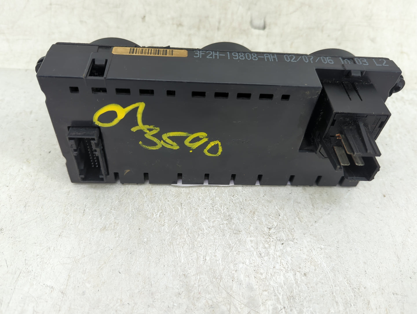 2005-2009 Ford Mustang Climate Control Module Temperature AC/Heater Replacement P/N:3F2H-19808-AH Fits OEM Used Auto Parts -
