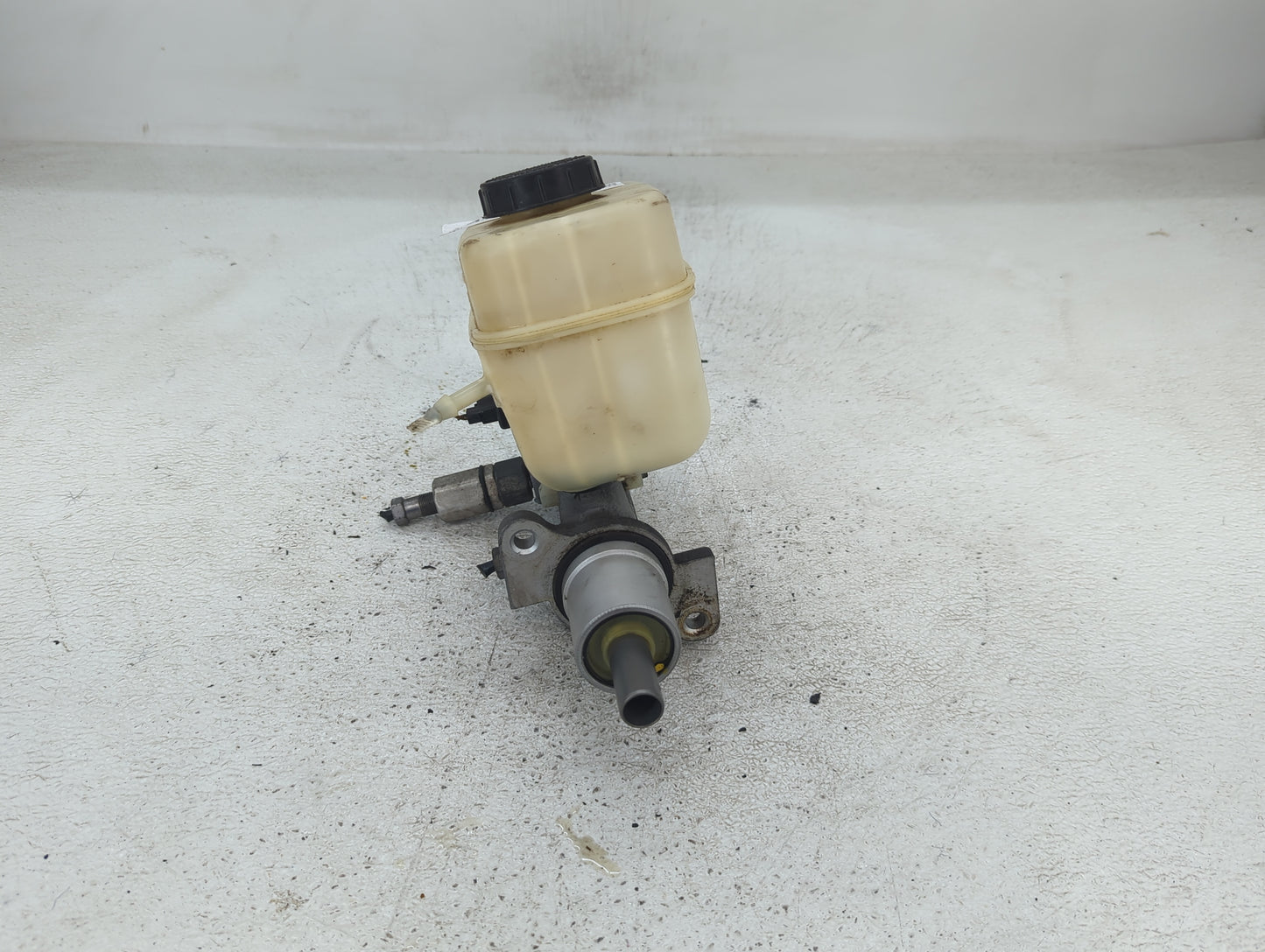 2009-2014 Ford Mustang Power Brake Booster Oem 1422812 - Oemusedautoparts1.com