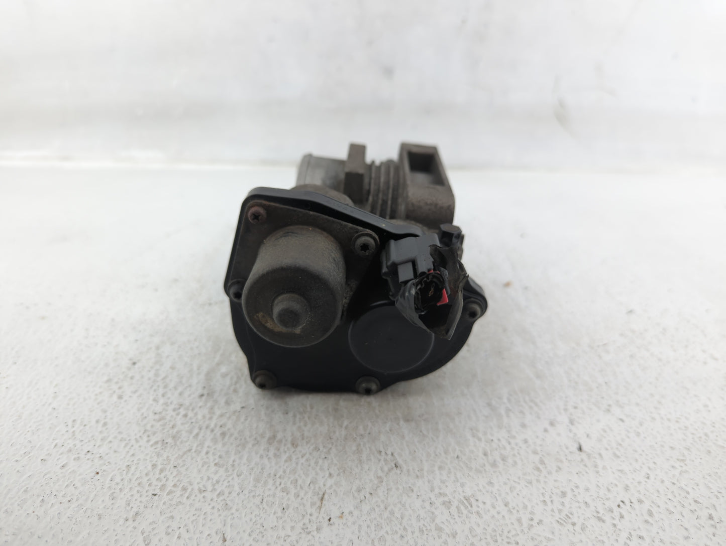 2006-2010 Ford Mustang Throttle Body P/N:6R3E-AA 030608 2 Fits OEM Used Auto Parts - Oemusedautoparts1.com