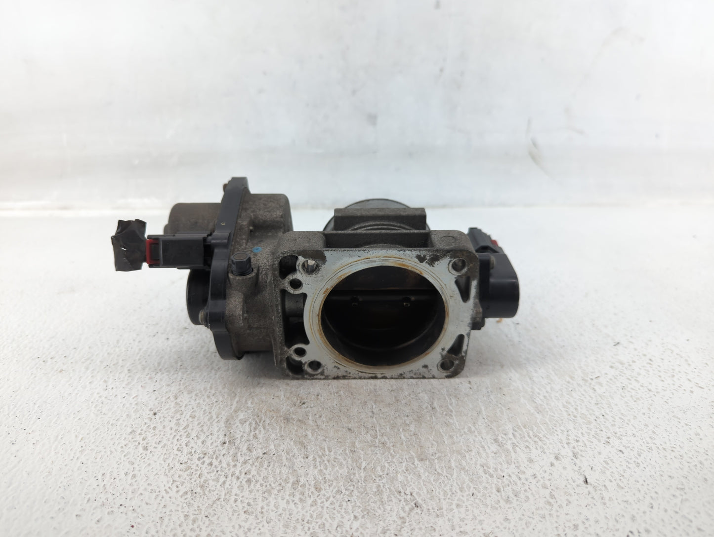 2006-2010 Ford Mustang Throttle Body P/N:6R3E-AA 030608 2 Fits OEM Used Auto Parts - Oemusedautoparts1.com