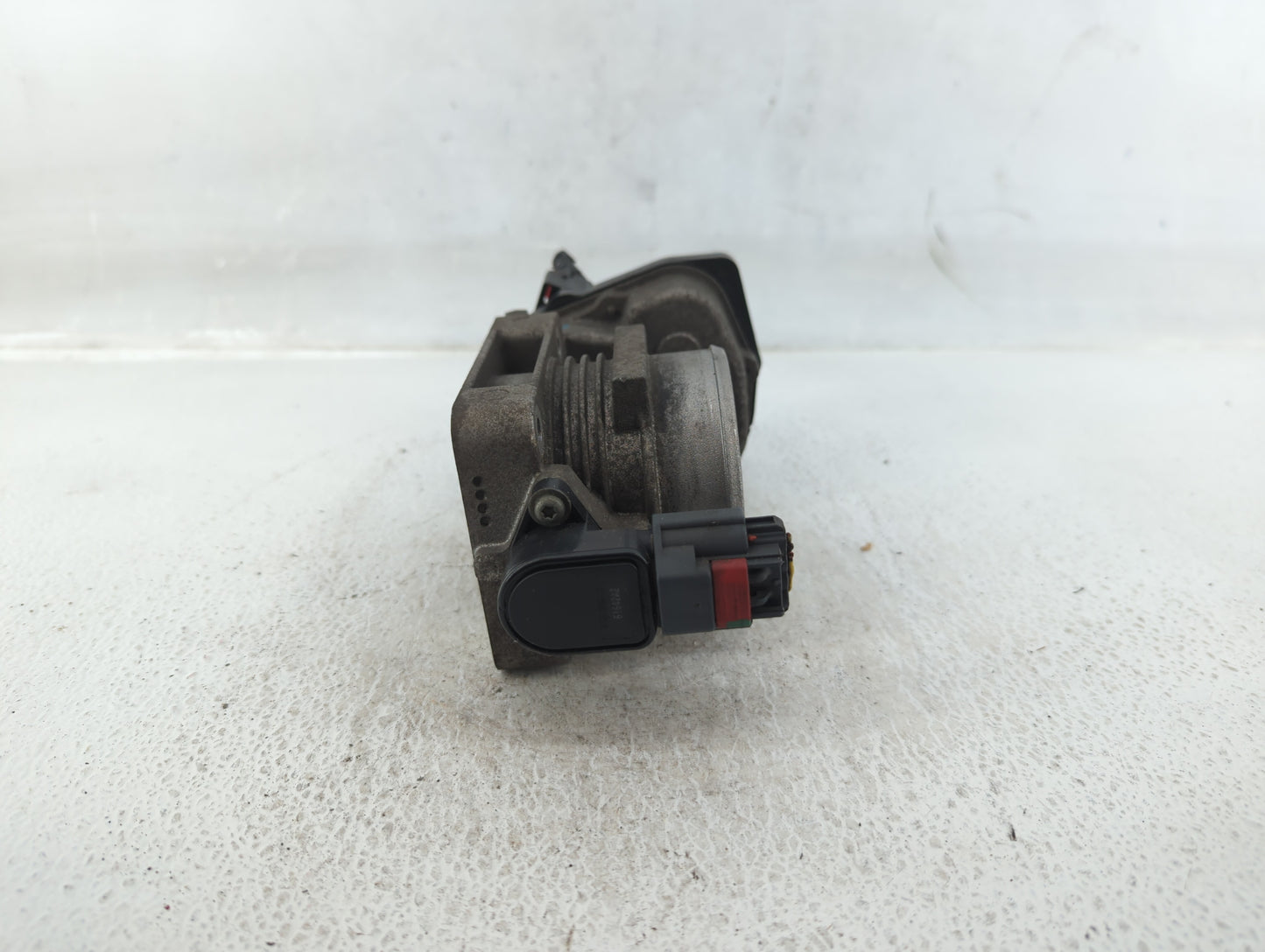2006-2010 Ford Mustang Throttle Body P/N:6R3E-AA 030608 2 Fits OEM Used Auto Parts - Oemusedautoparts1.com