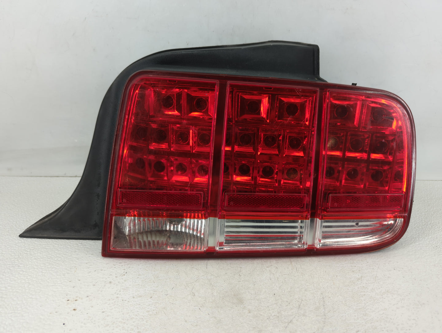 2005-2009 Ford Mustang Tail Light Assembly Passenger Right OEM Fits Fits 2005 2006 2007 2008 2009 OEM Used Auto Parts - Oemu