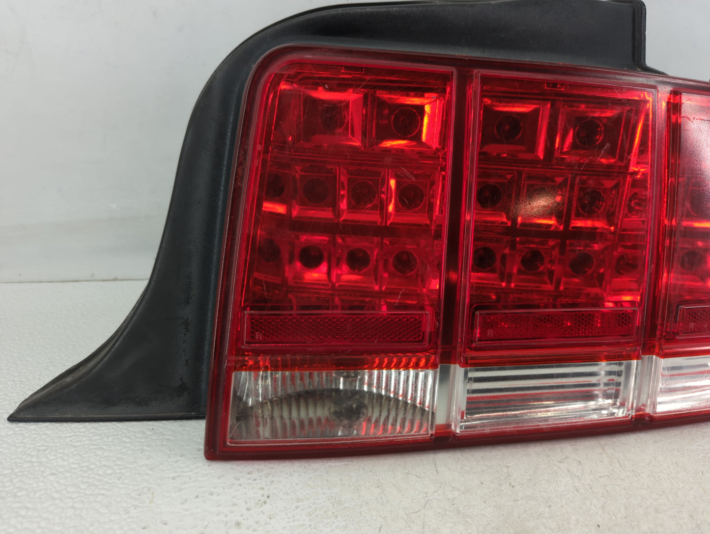 2005-2009 Ford Mustang Tail Light Assembly Passenger Right OEM Fits Fits 2005 2006 2007 2008 2009 OEM Used Auto Parts - Oemu