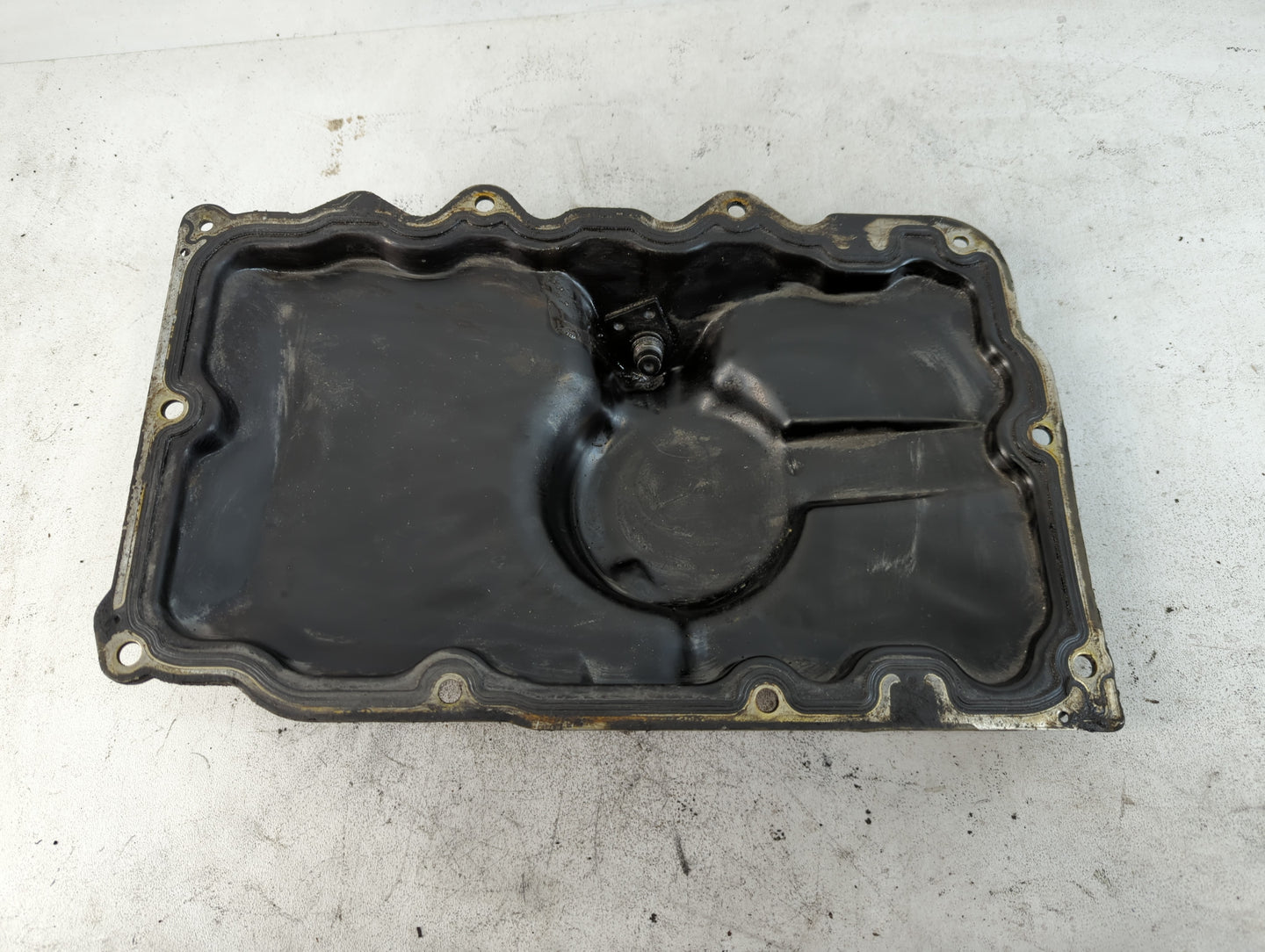 2009 Ford Mustang Engine Oil Pan P/N:5R3E-6675-AA Fits OEM Used Auto Parts - Oemusedautoparts1.com