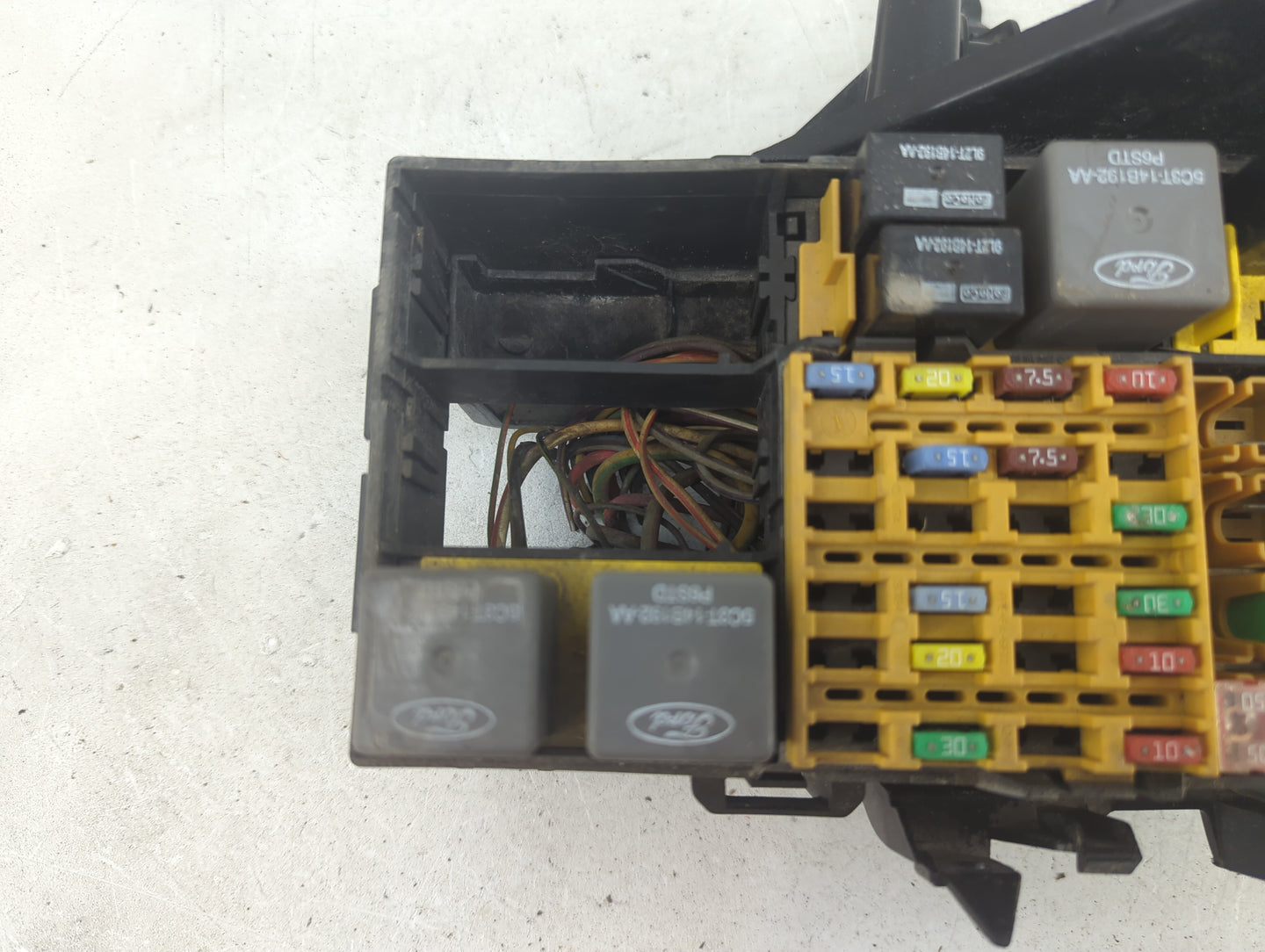 2007-2011 Ford Ranger Fusebox Fuse Box Panel Relay Module P/N:3L5T-14A075-AA Fits Fits 2007 2008 2009 2010 2011 OEM Used Aut