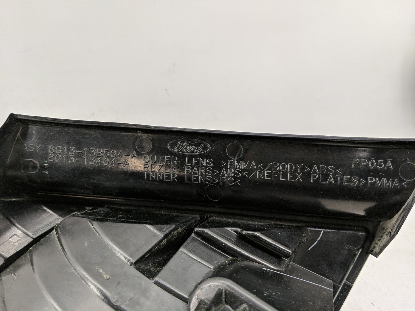 2008-2009 Ford Taurus Tail Light Assembly Passenger Right OEM P/N:8G13-13404-A 8G13-13B504-A Fits Fits 2008 2009 OEM Used Au